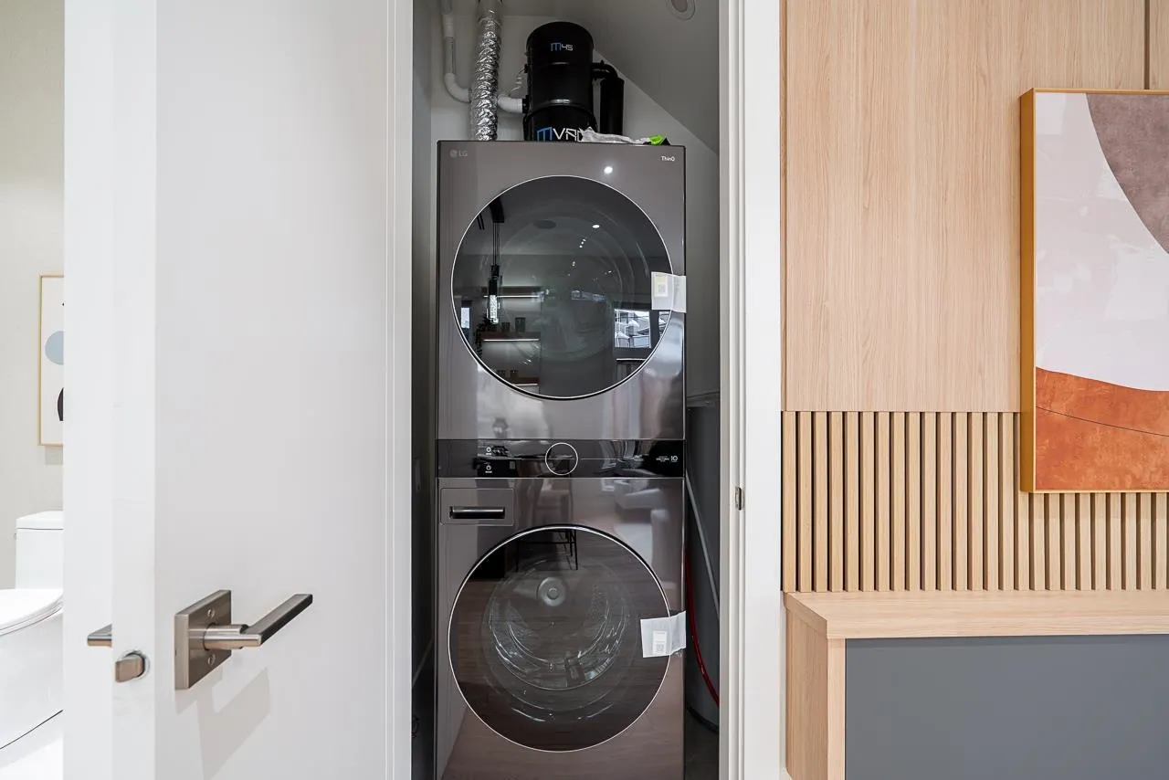 2835 Oliver Crescent