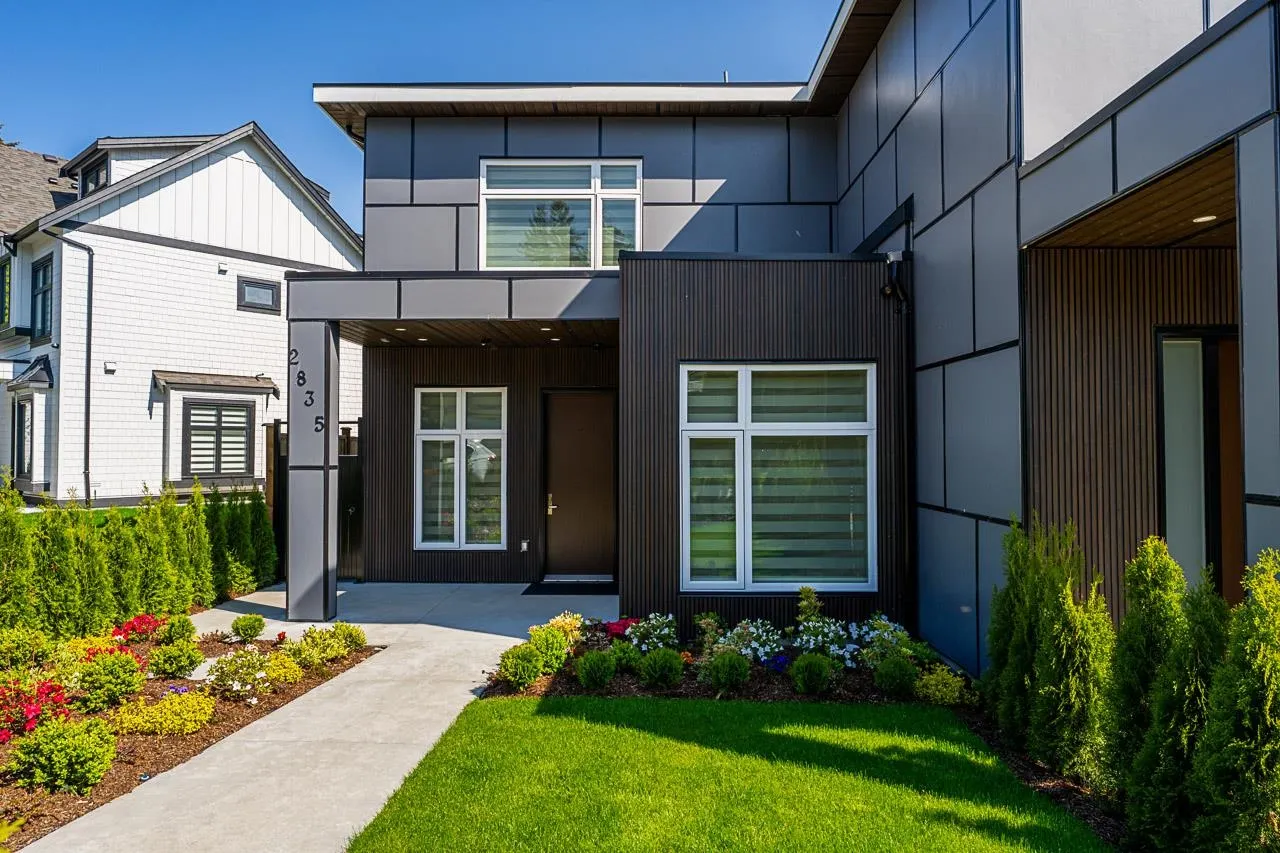 2835 Oliver Crescent