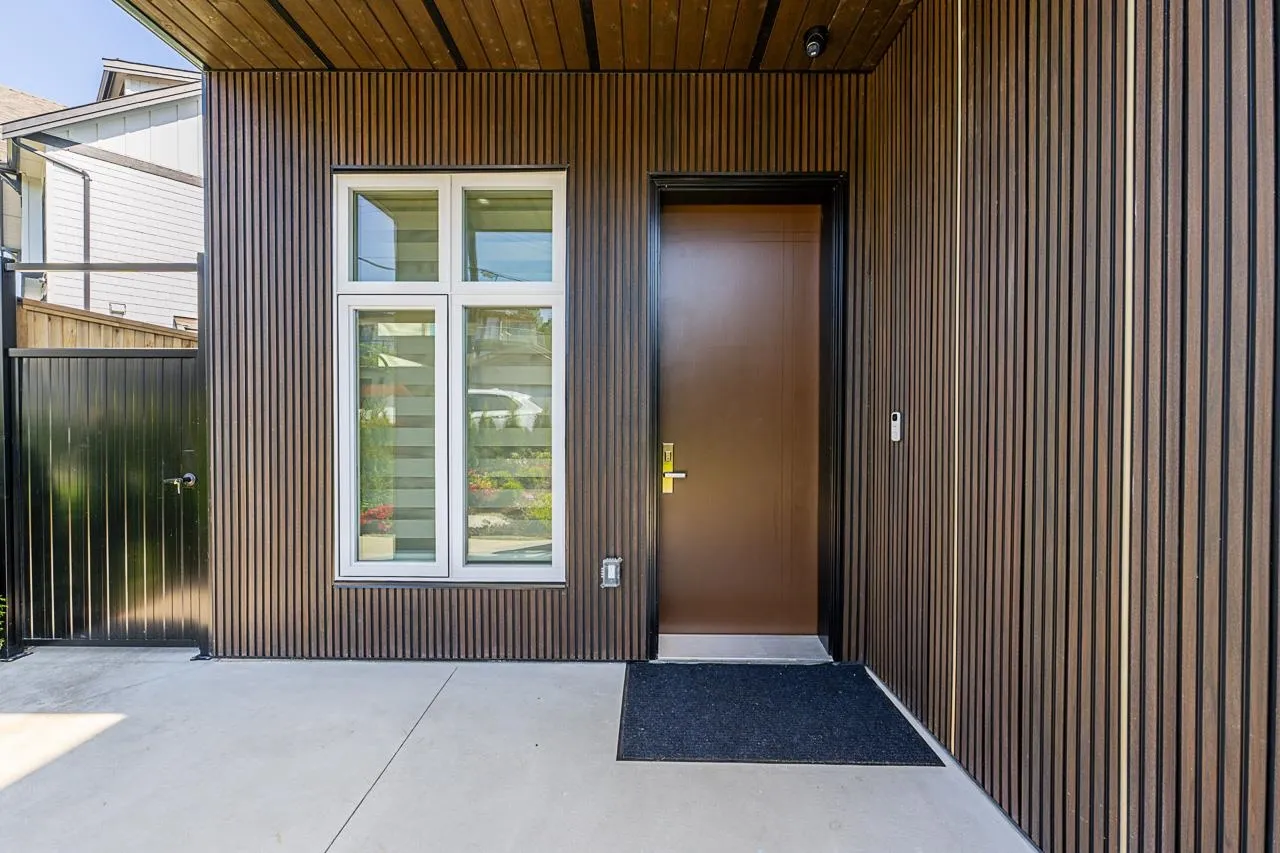 2835 Oliver Crescent