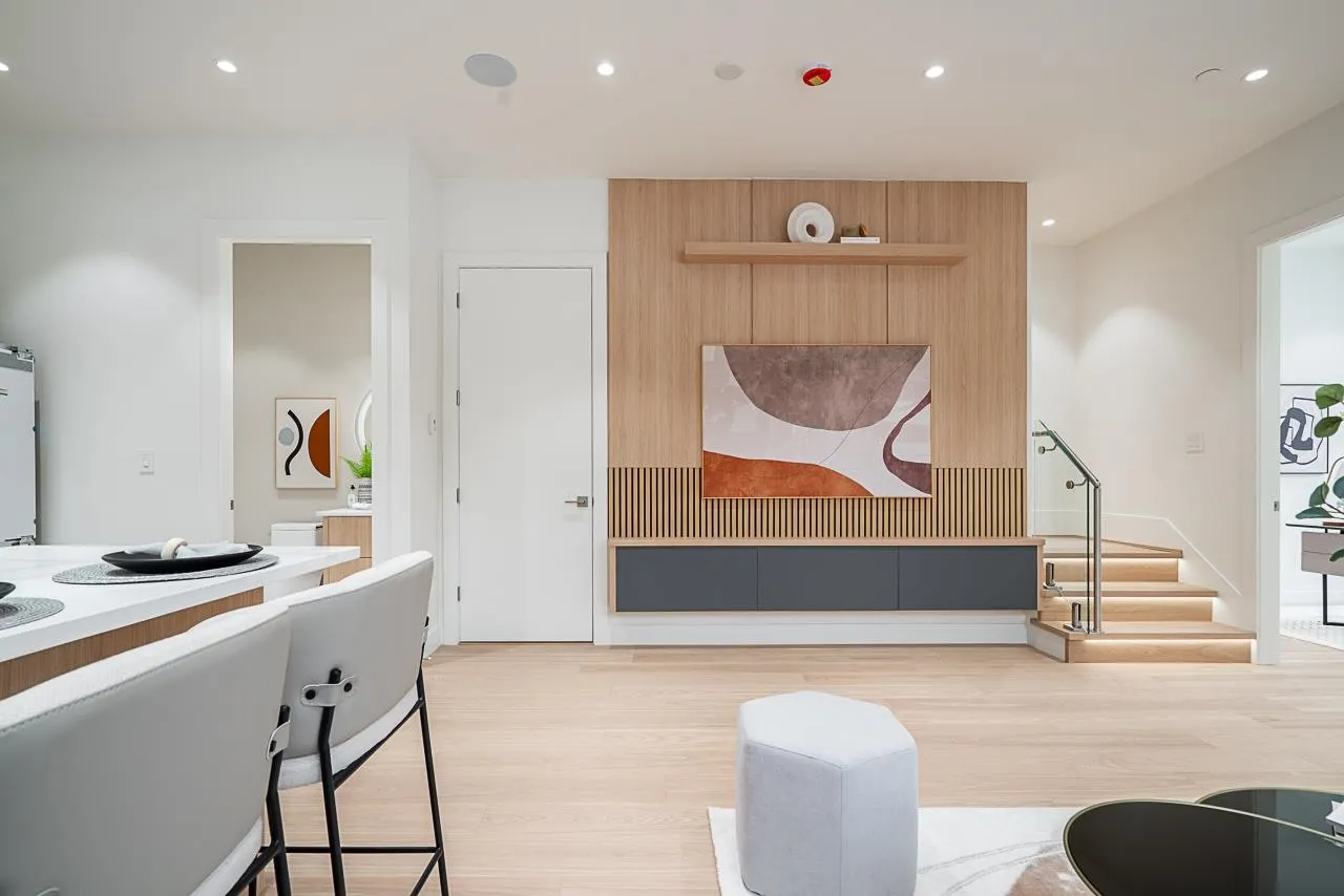 2835 Oliver Crescent