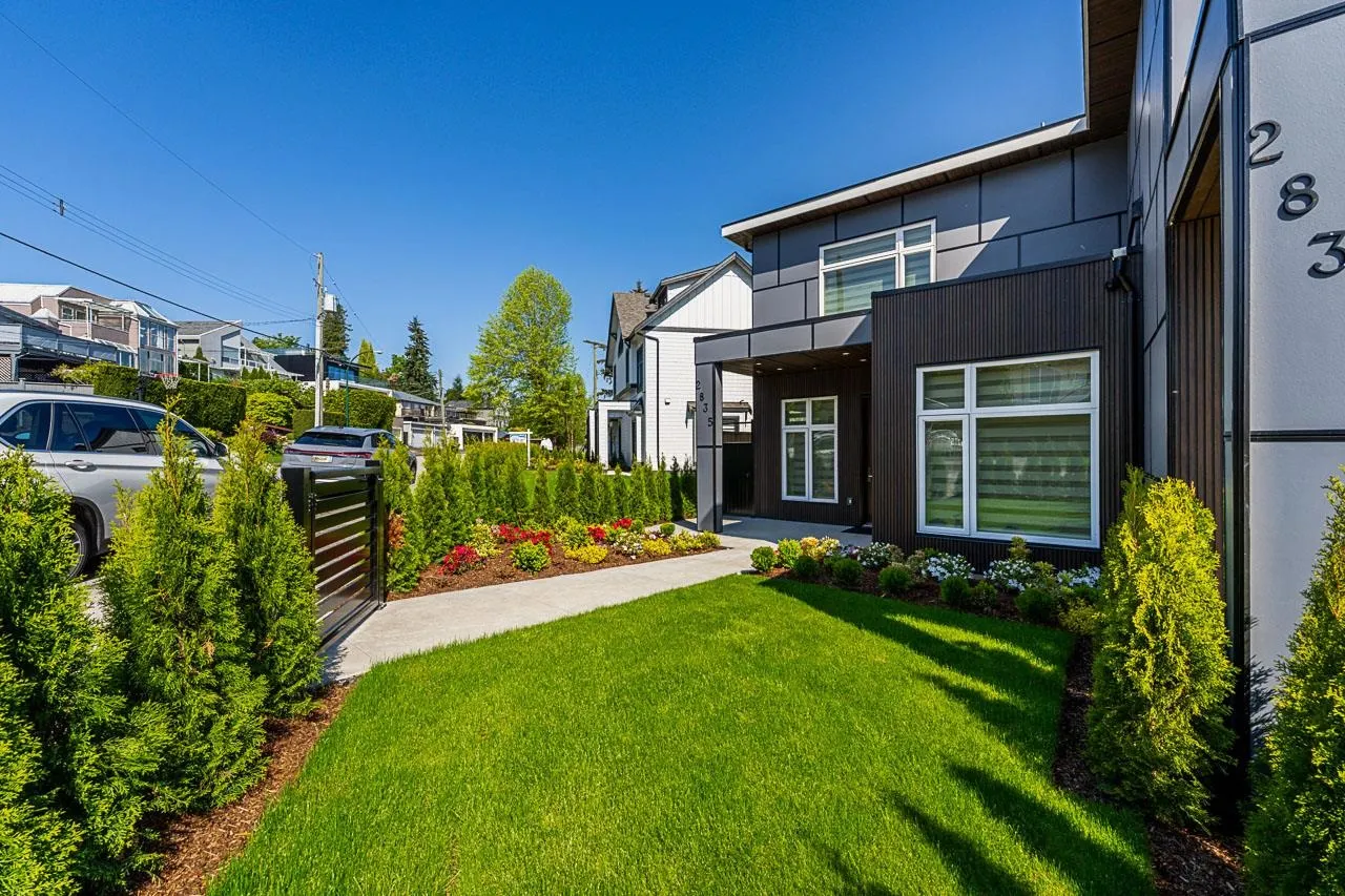 2835 Oliver Crescent