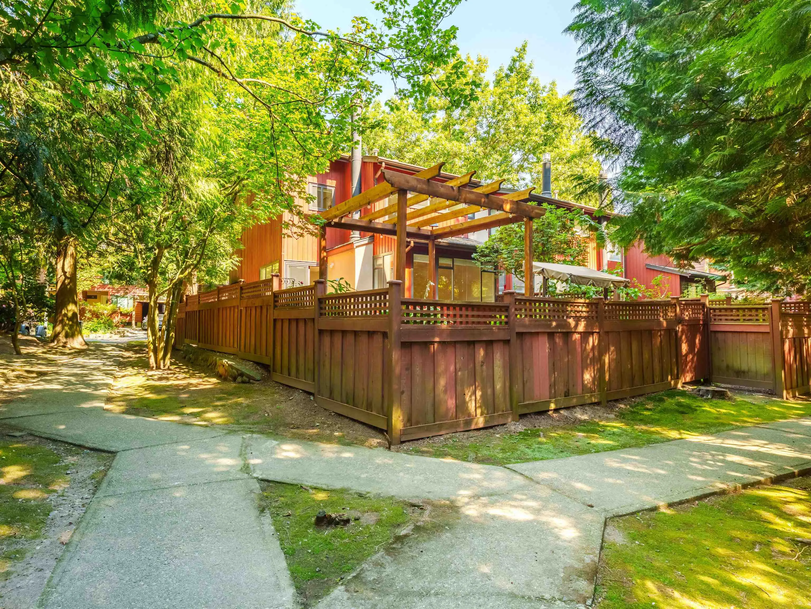 4770 Fernglen Drive