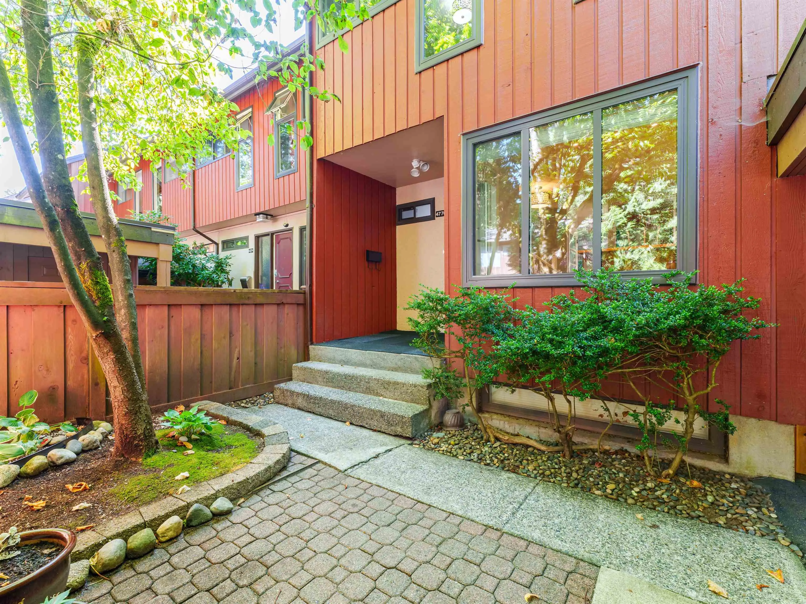 4770 Fernglen Drive