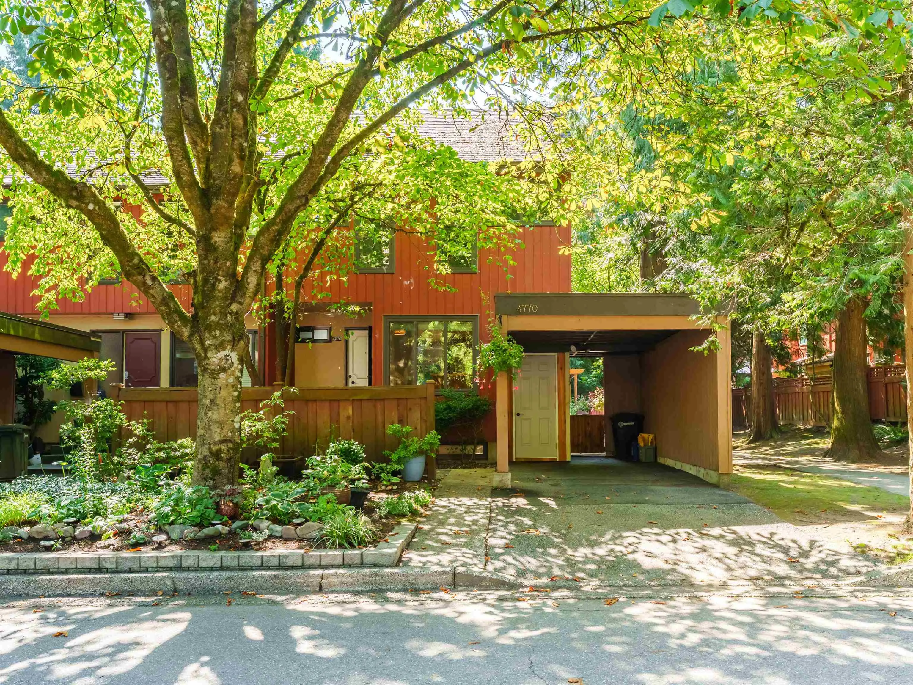 4770 Fernglen Drive
