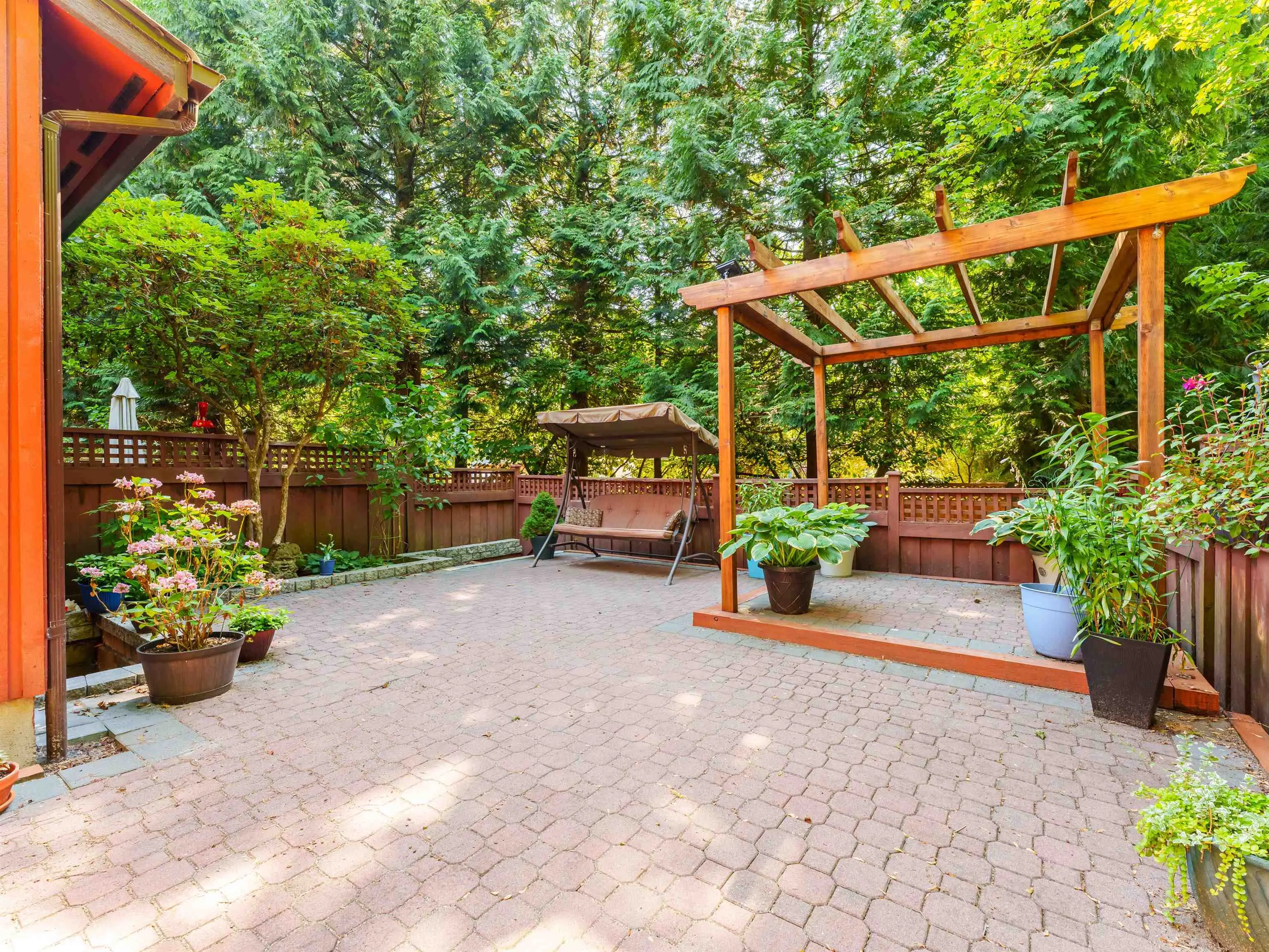 4770 Fernglen Drive