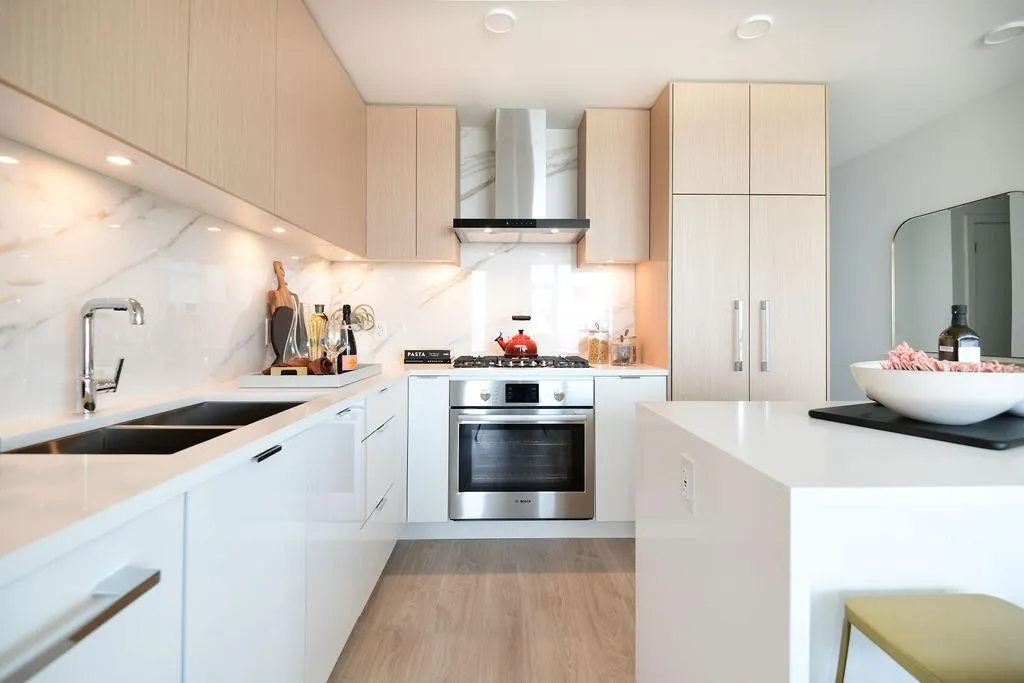 701 4988 Bennett Street