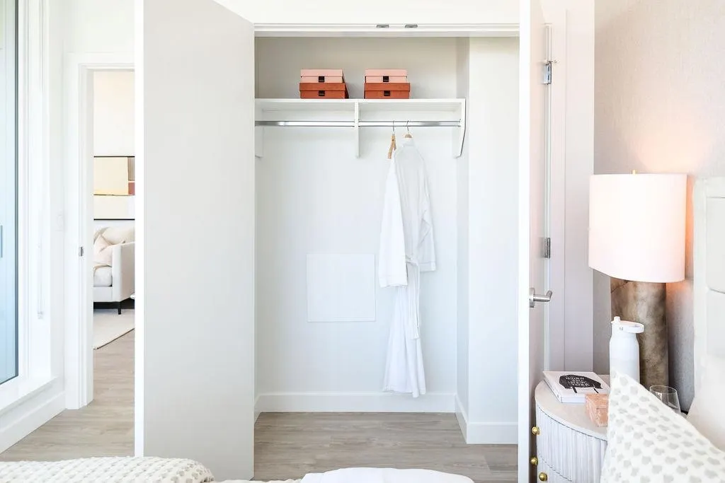 701 4988 Bennett Street