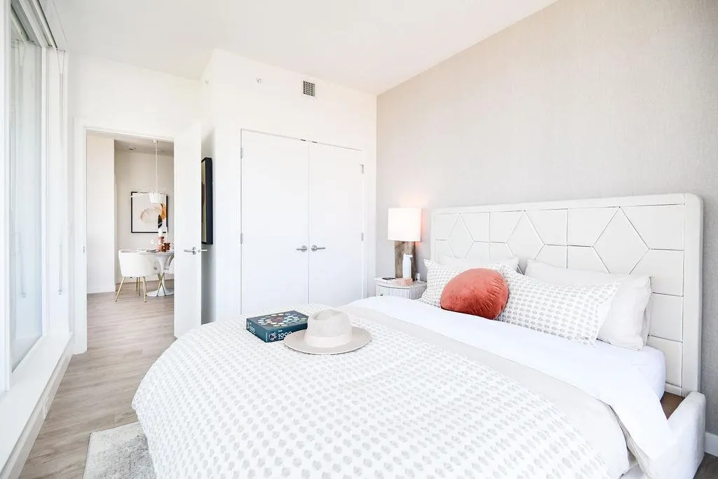 701 4988 Bennett Street