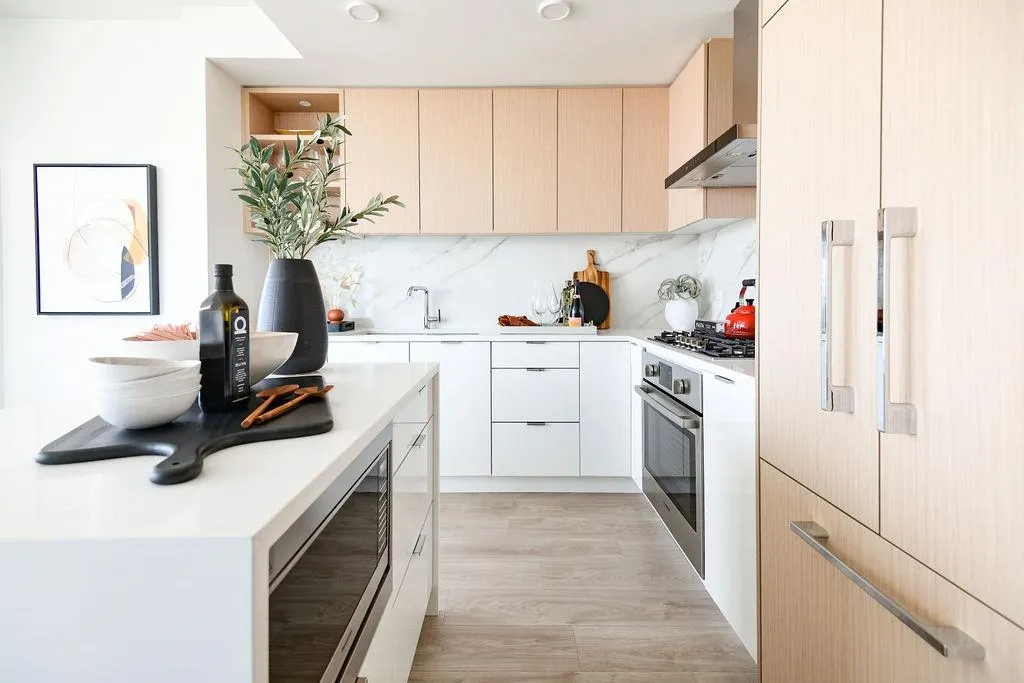 701 4988 Bennett Street