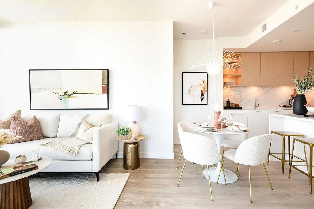 701 4988 Bennett Street