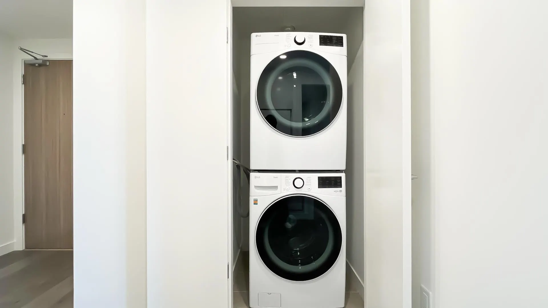 2406 6468 Willingdon Avenue