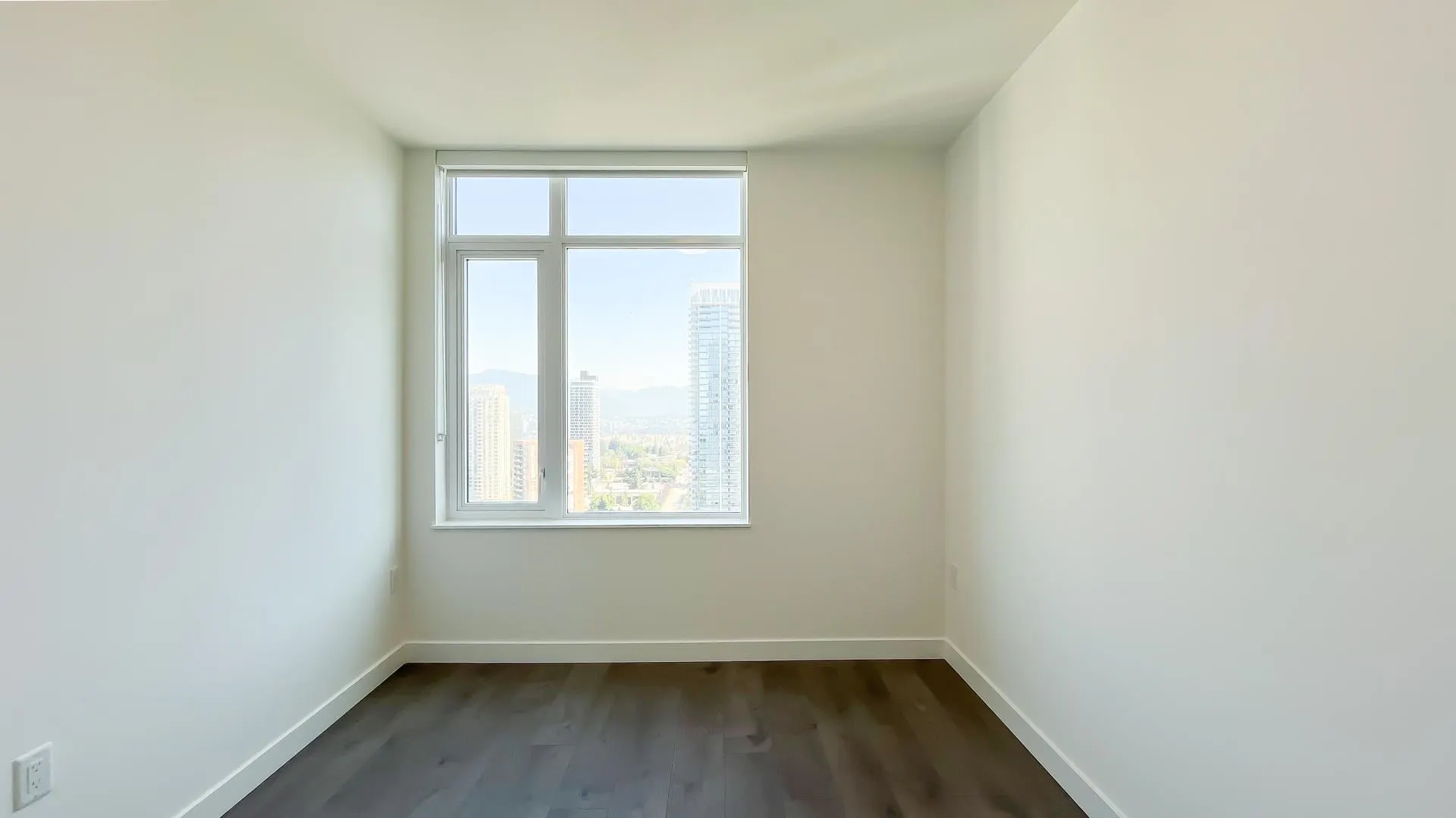 2406 6468 Willingdon Avenue