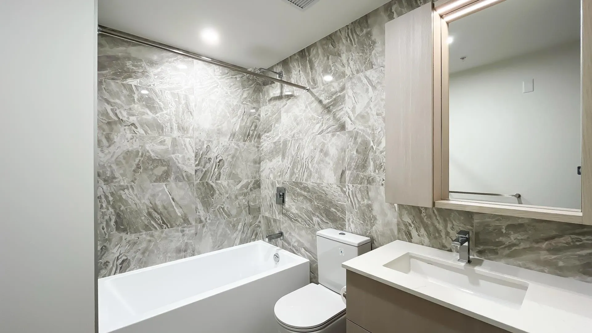 2406 6468 Willingdon Avenue