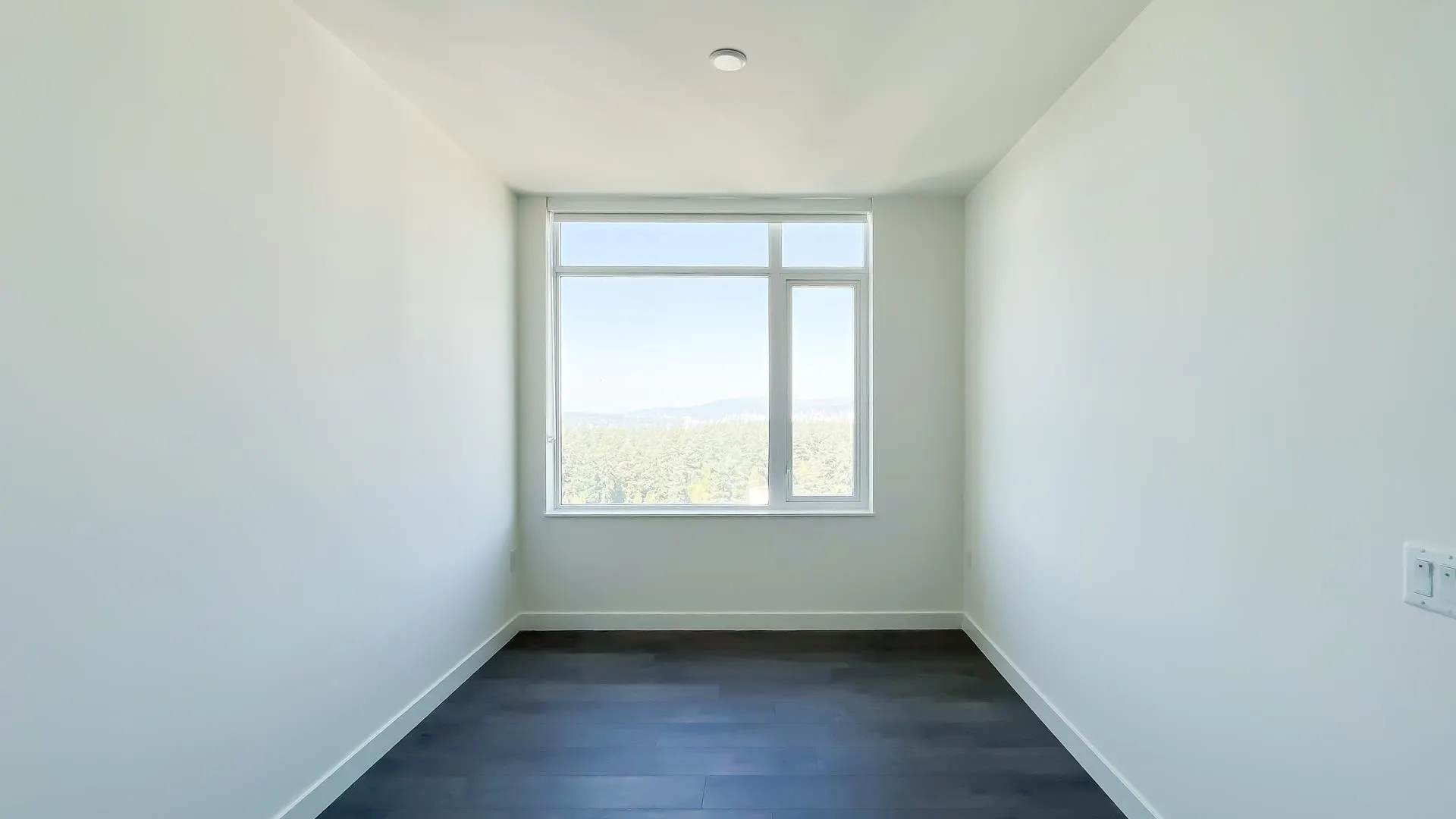 2406 6468 Willingdon Avenue