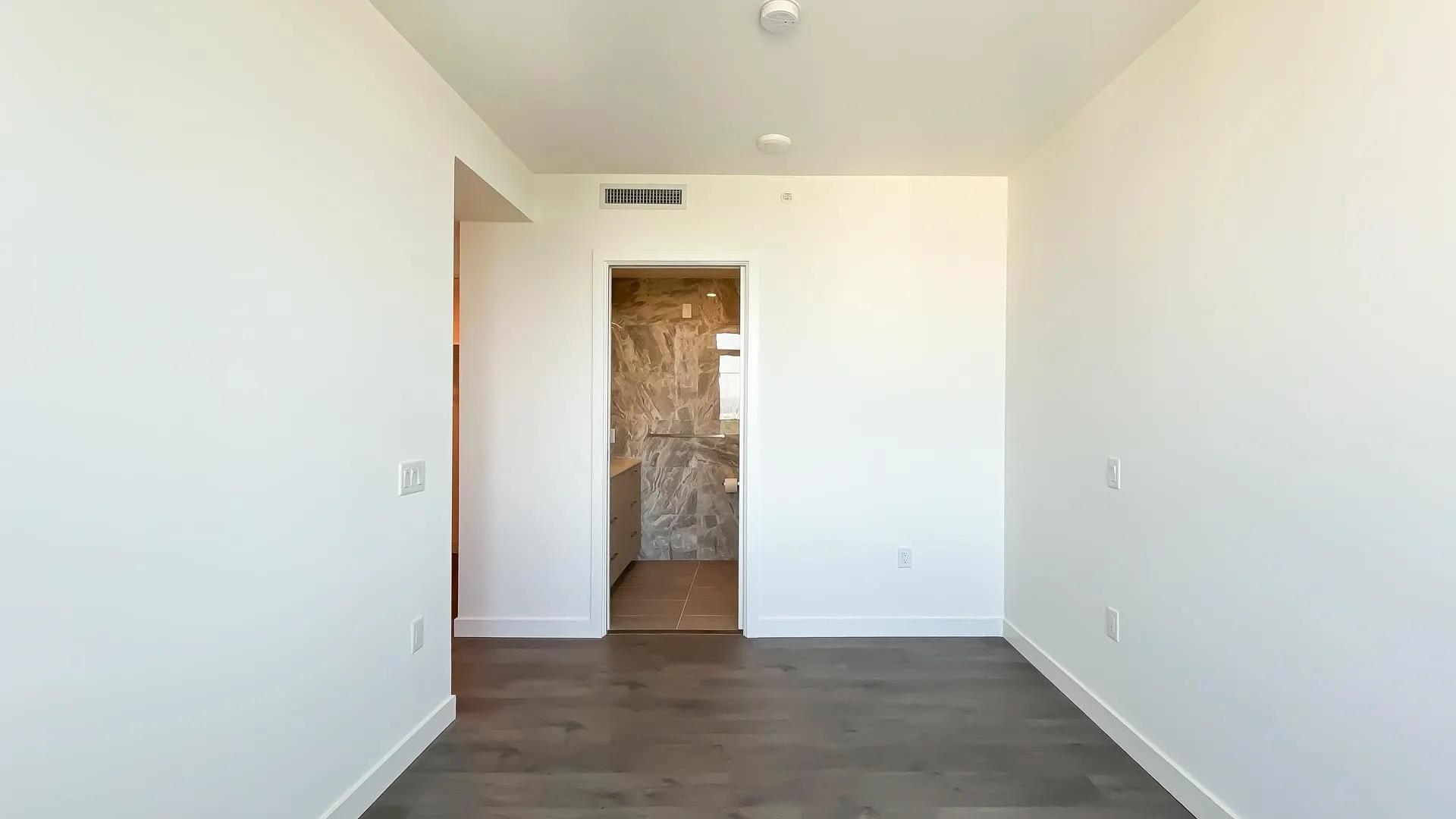 2406 6468 Willingdon Avenue