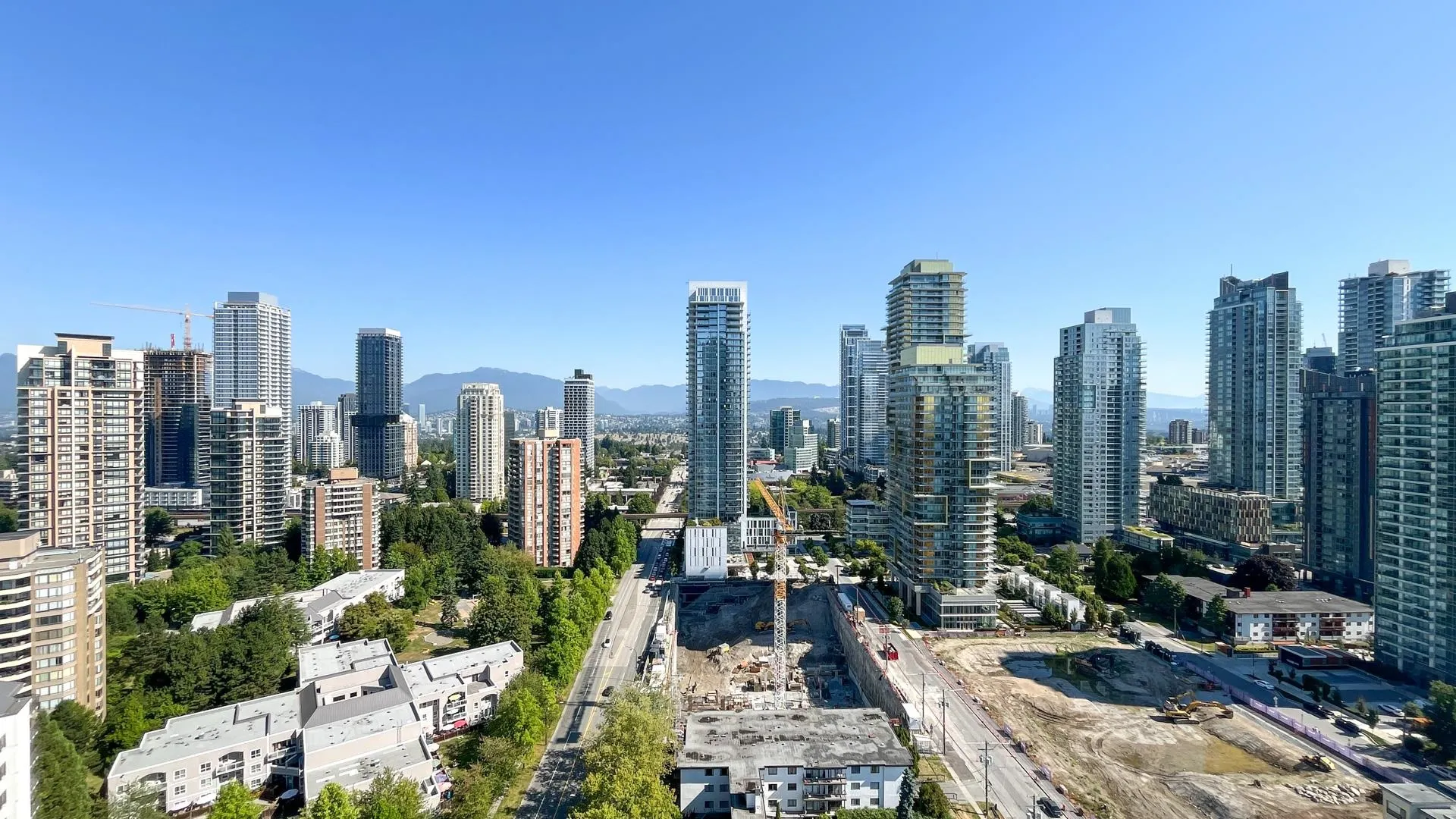 2406 6468 Willingdon Avenue