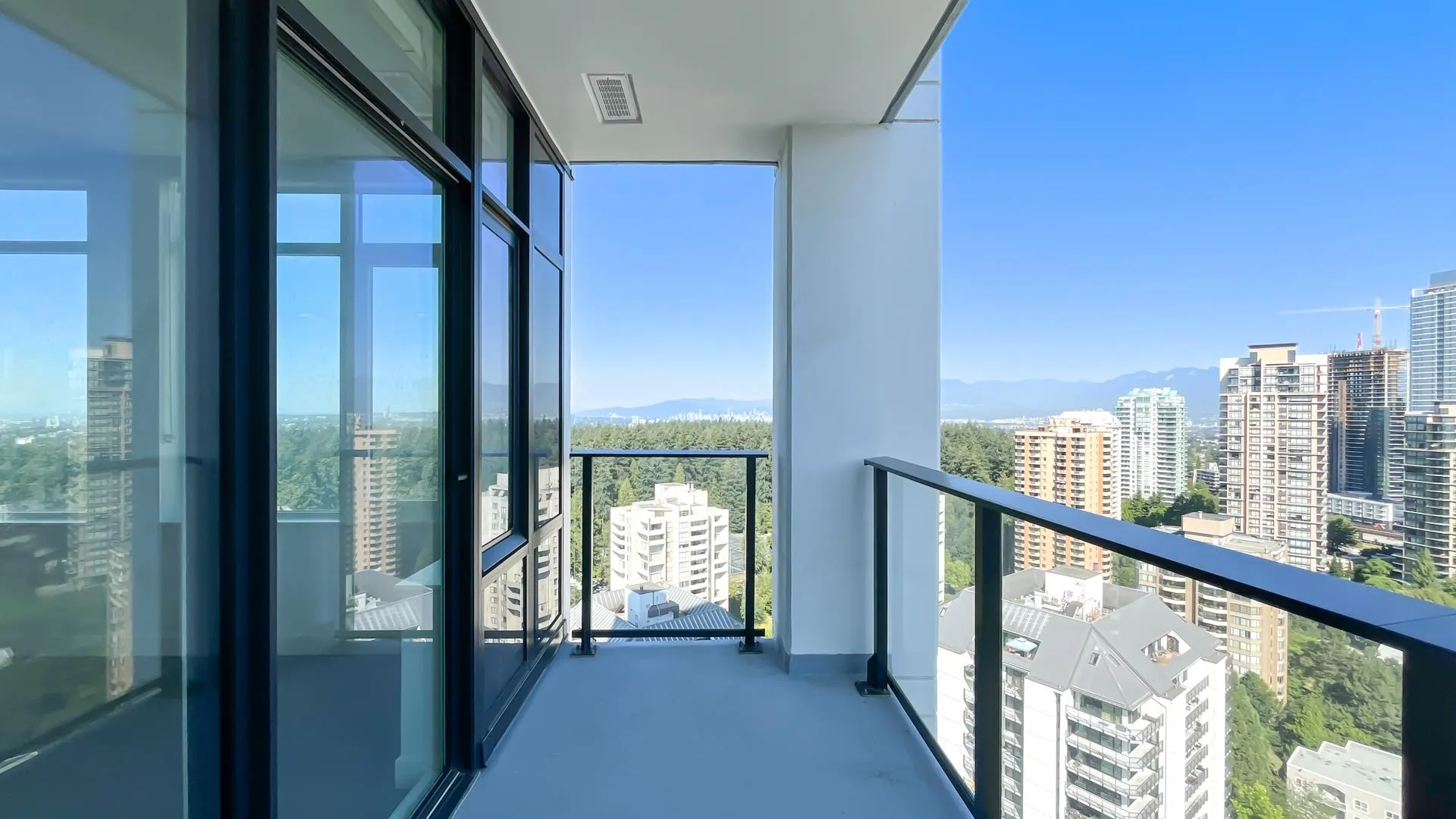 2406 6468 Willingdon Avenue