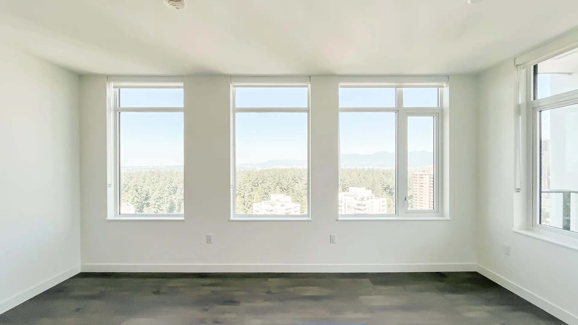 2406 6468 Willingdon Avenue