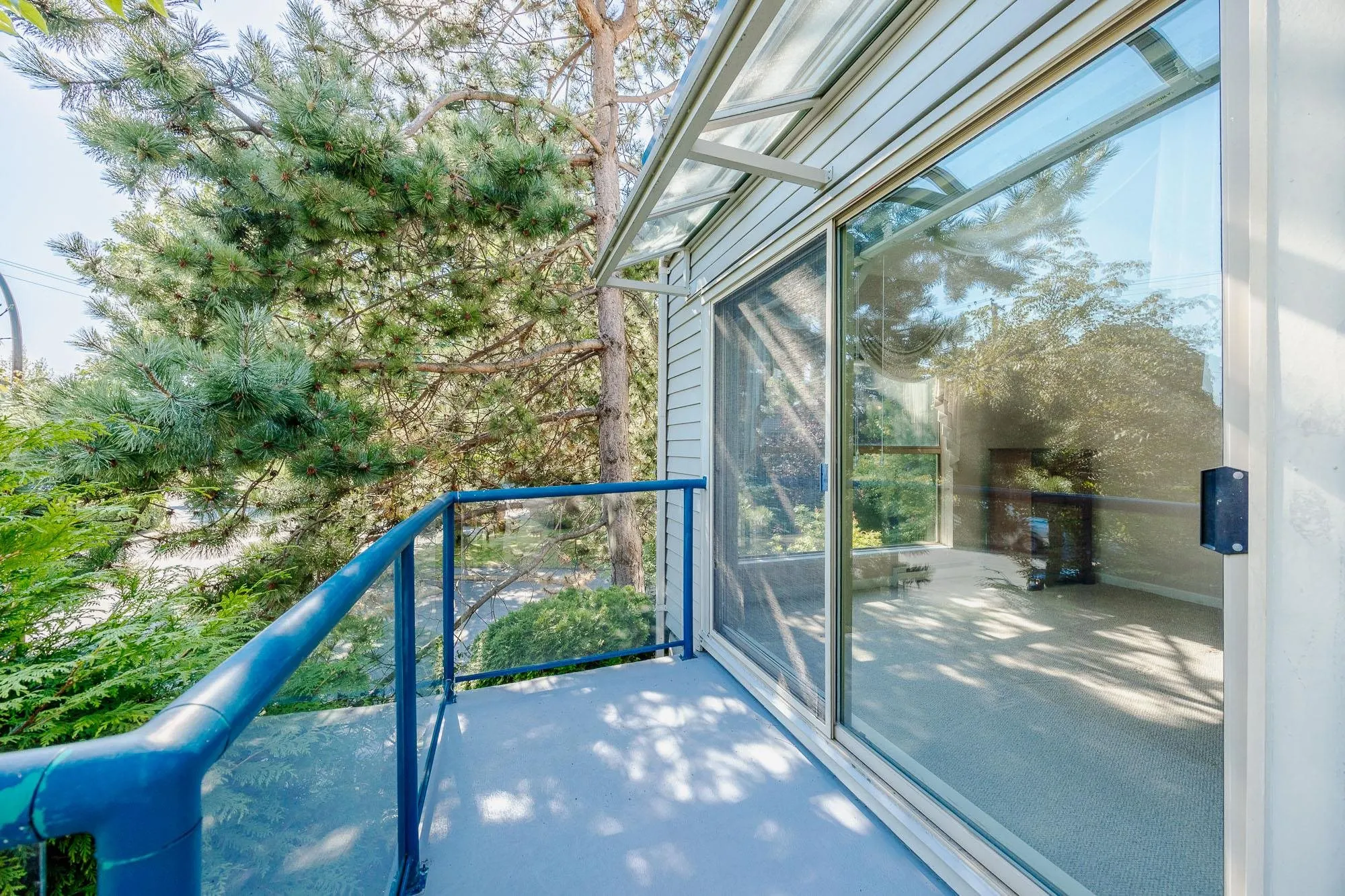 112 4743 W River Road