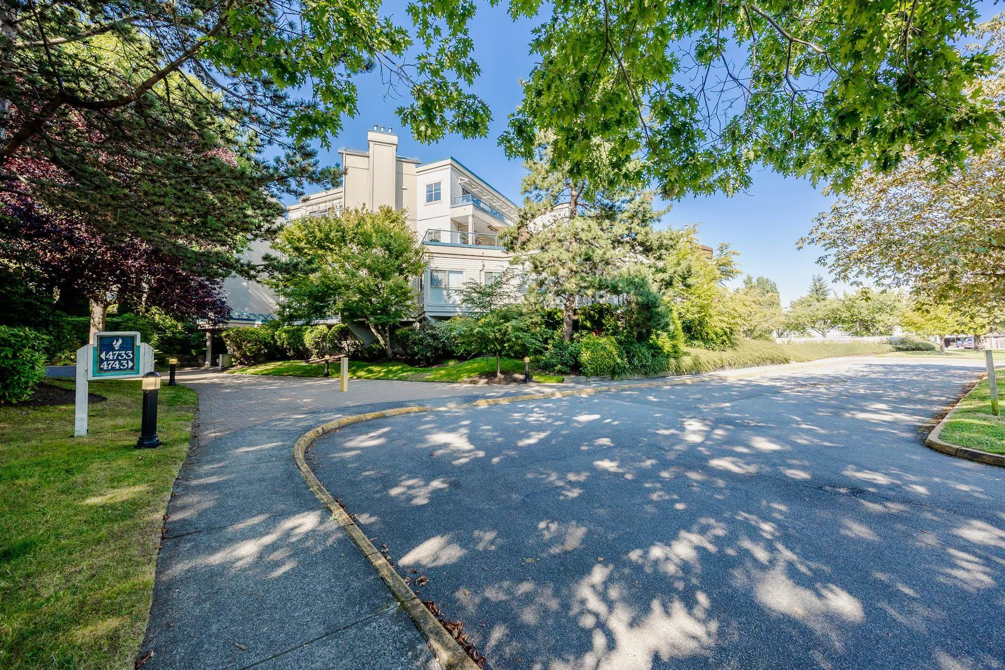 112 4743 W River Road