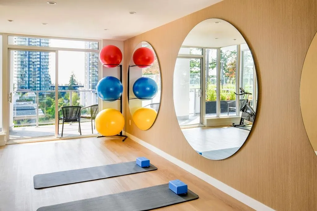 903 4988 Bennett Street