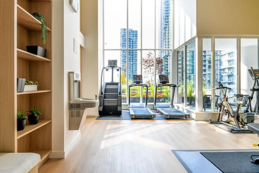 903 4988 Bennett Street