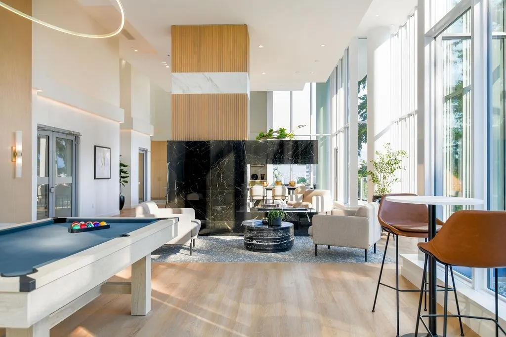 903 4988 Bennett Street