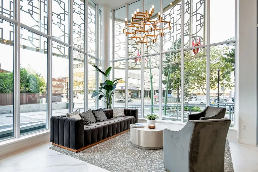 903 4988 Bennett Street