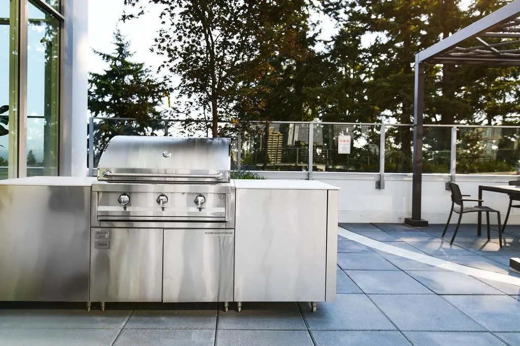 903 4988 Bennett Street