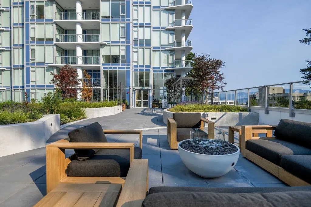 903 4988 Bennett Street