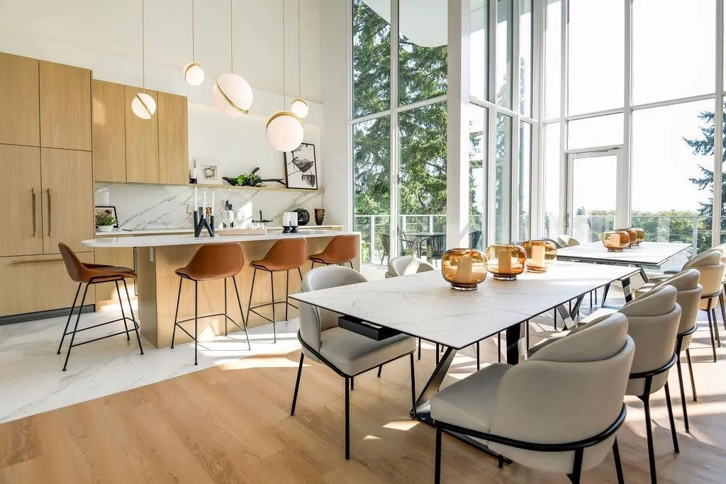 903 4988 Bennett Street