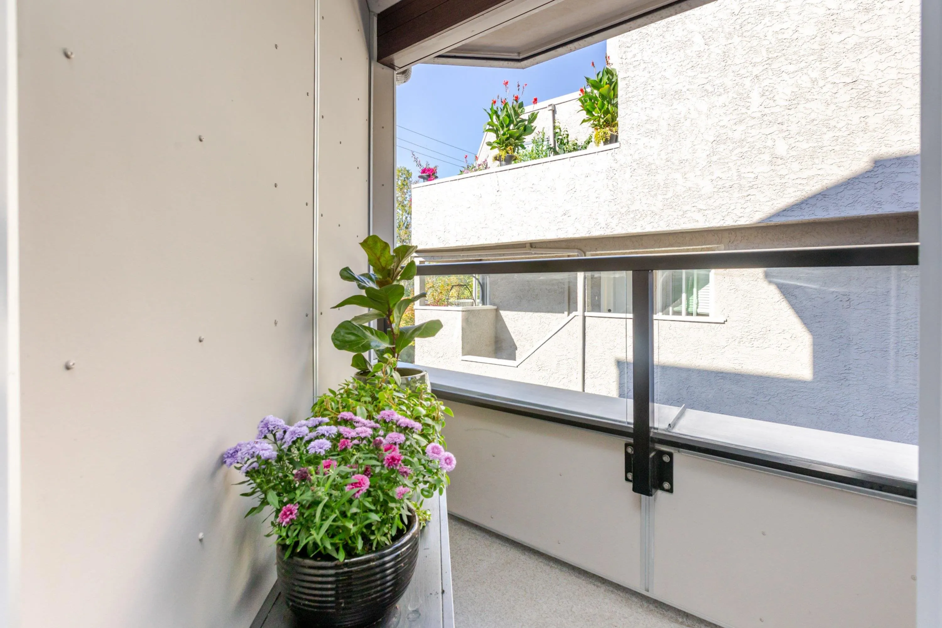 3 15989 Marine Drive