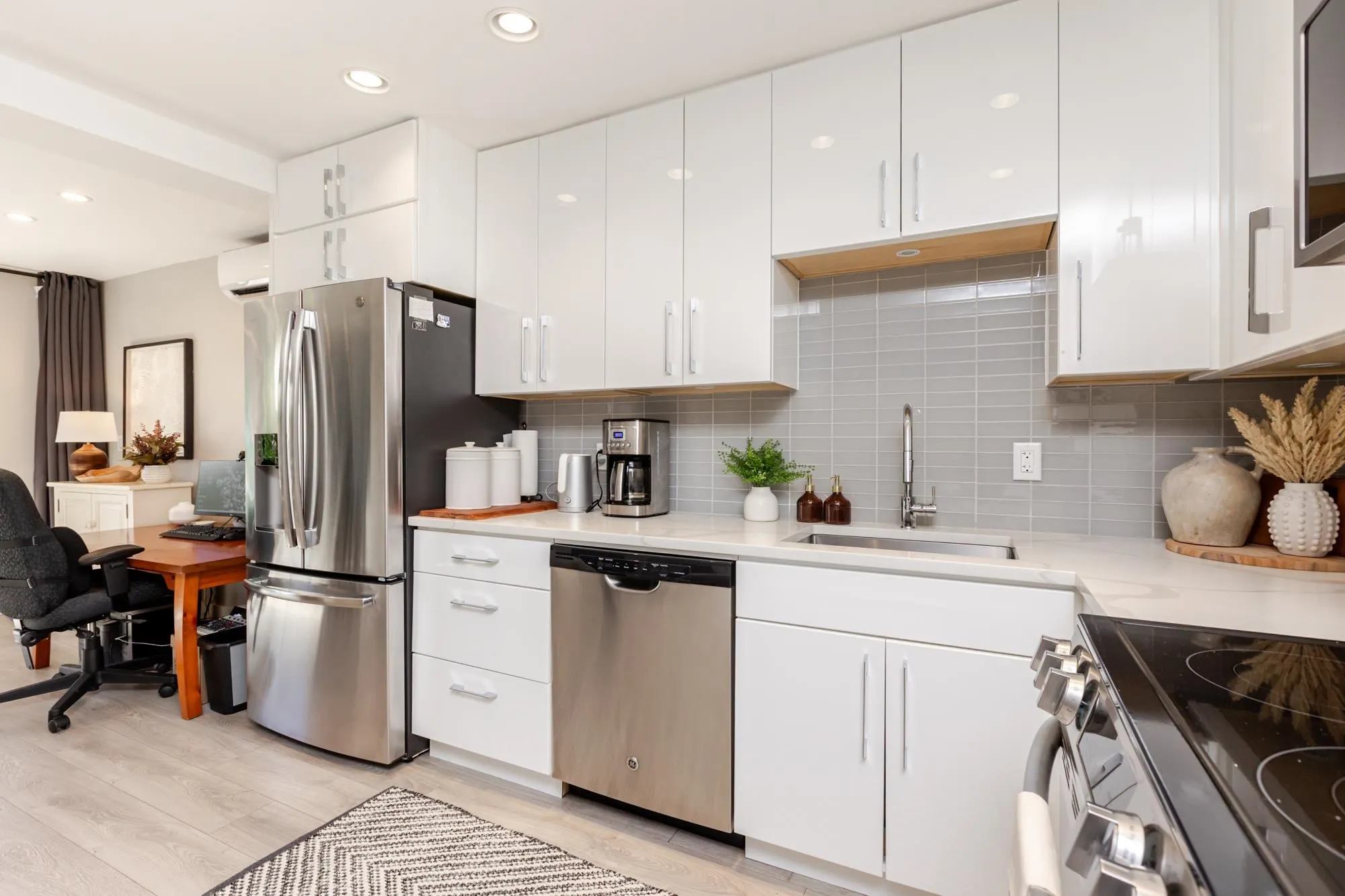 3 15989 Marine Drive