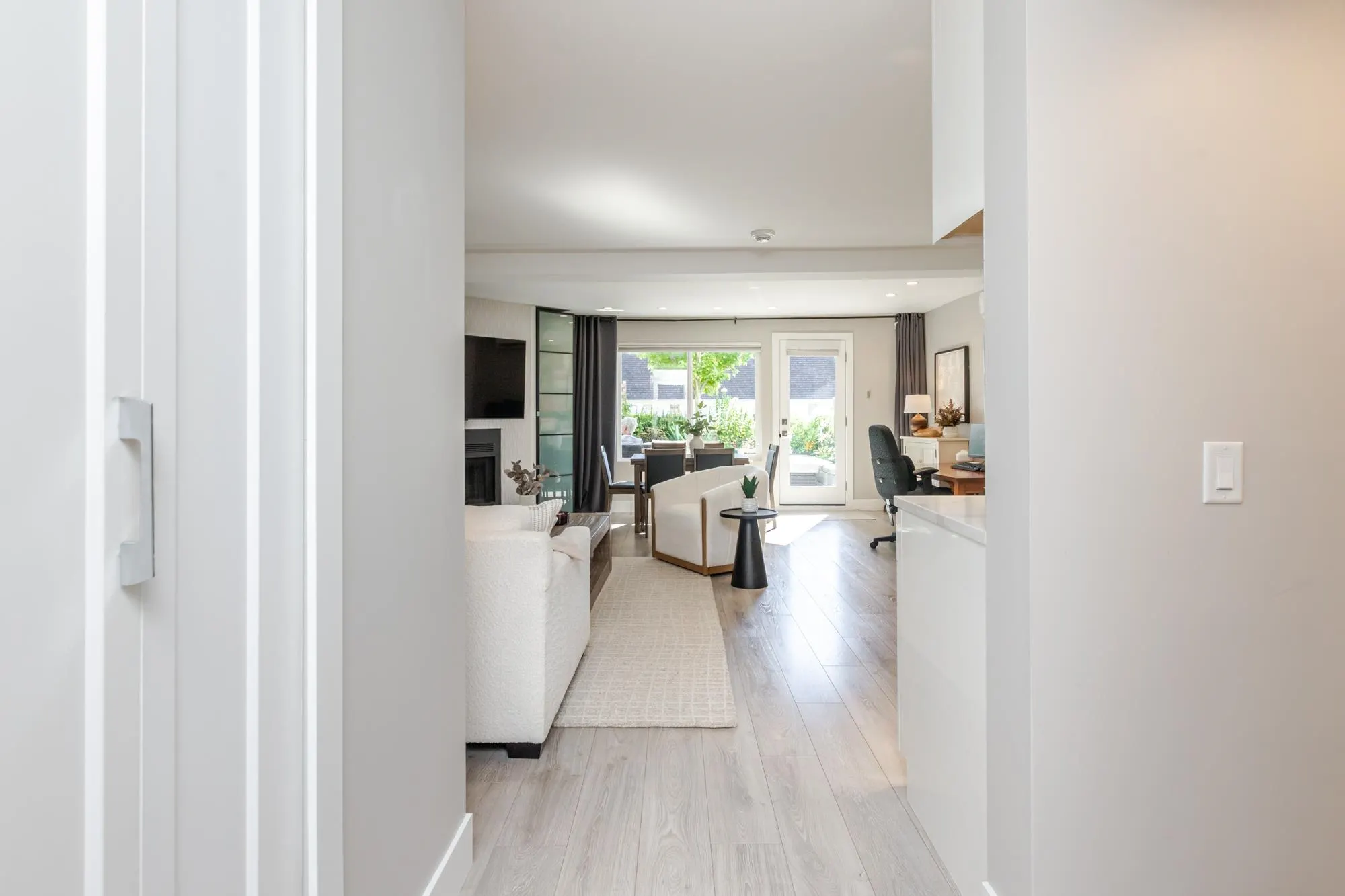 3 15989 Marine Drive