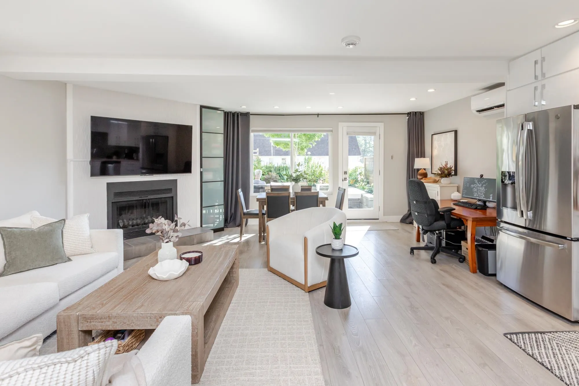 3 15989 Marine Drive
