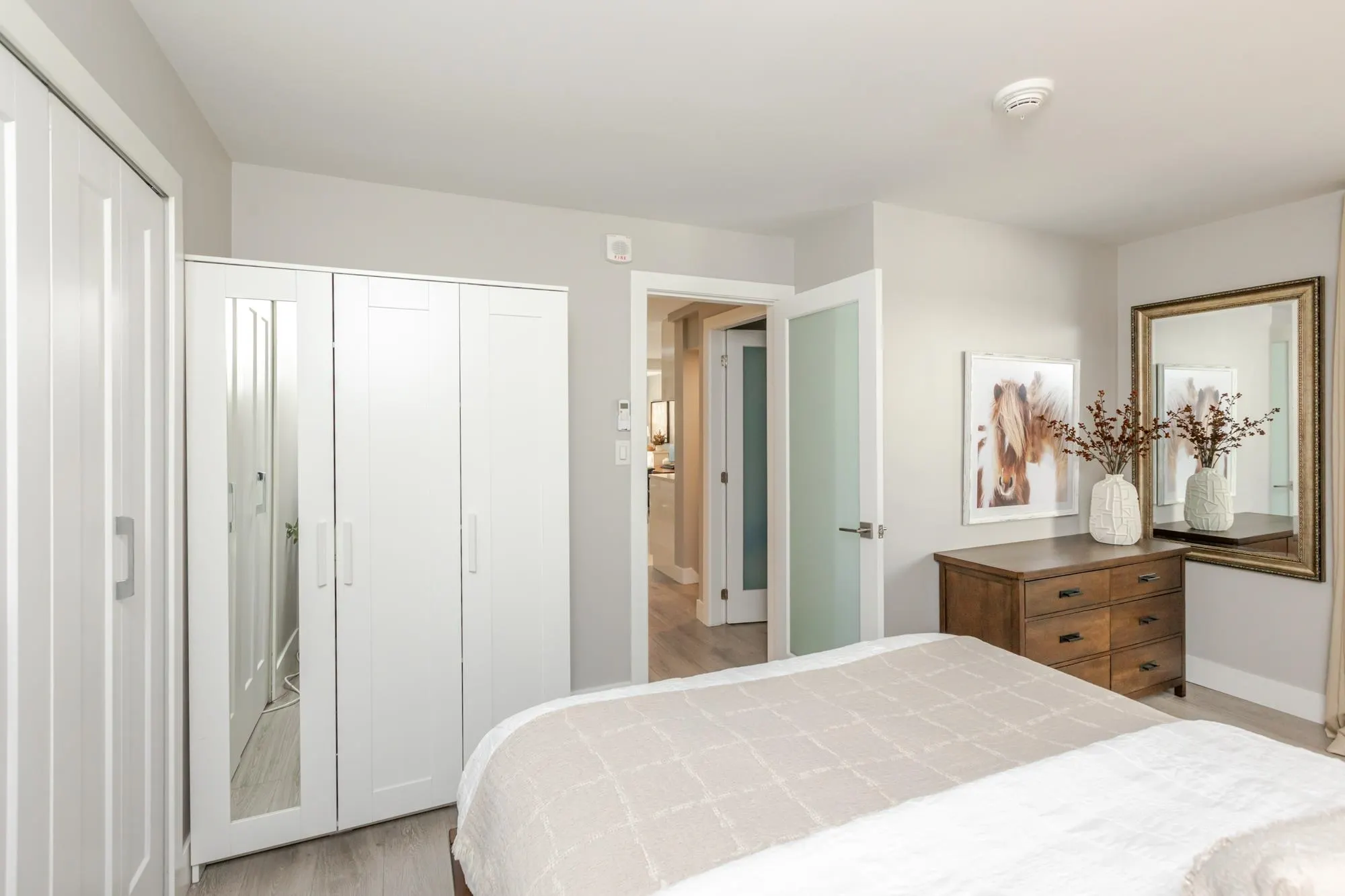 3 15989 Marine Drive