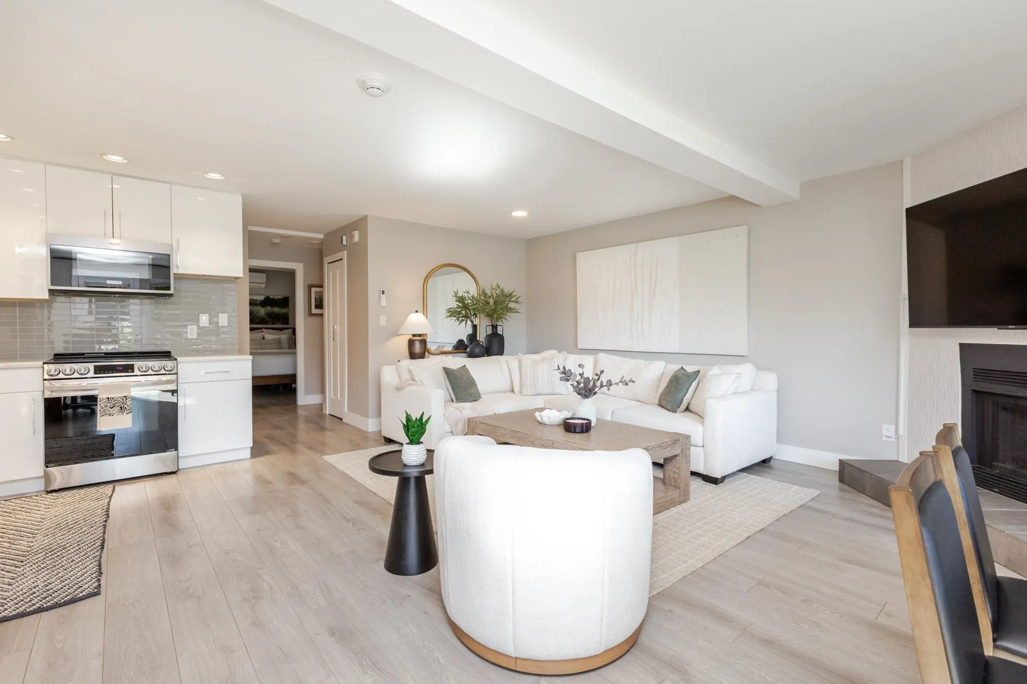 3 15989 Marine Drive