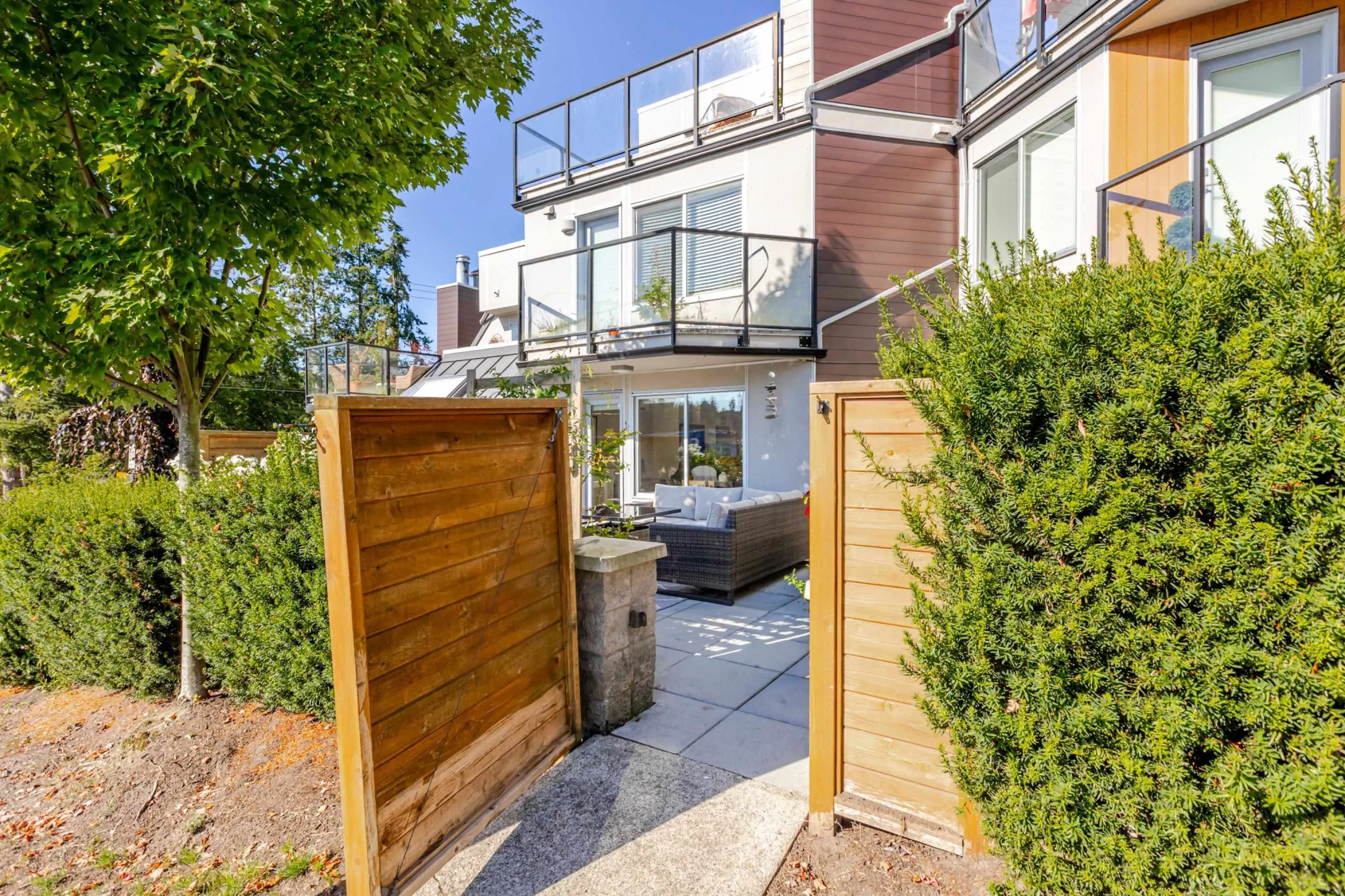 3 15989 Marine Drive