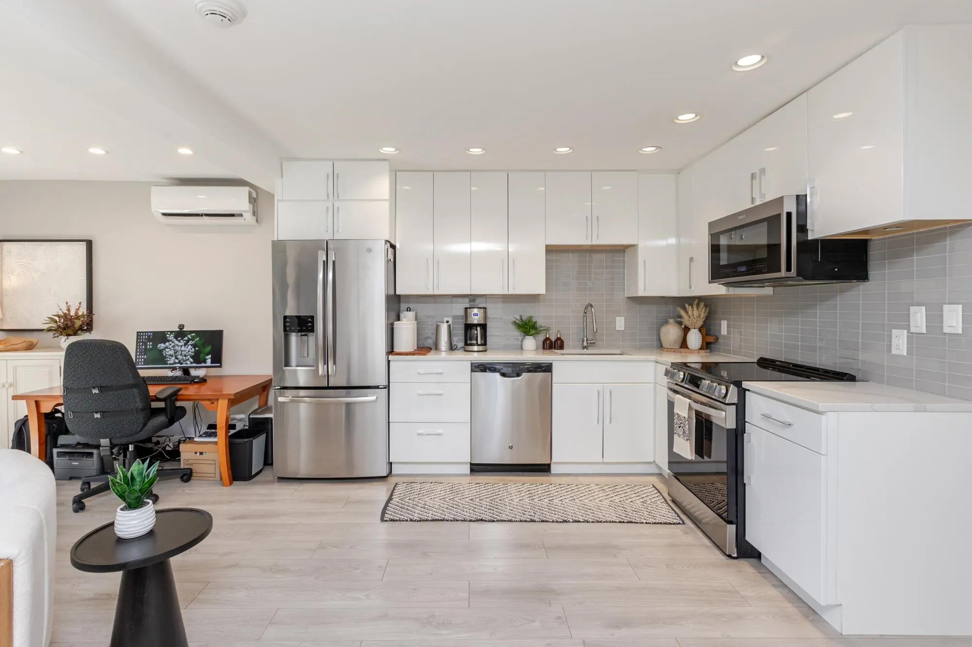3 15989 Marine Drive