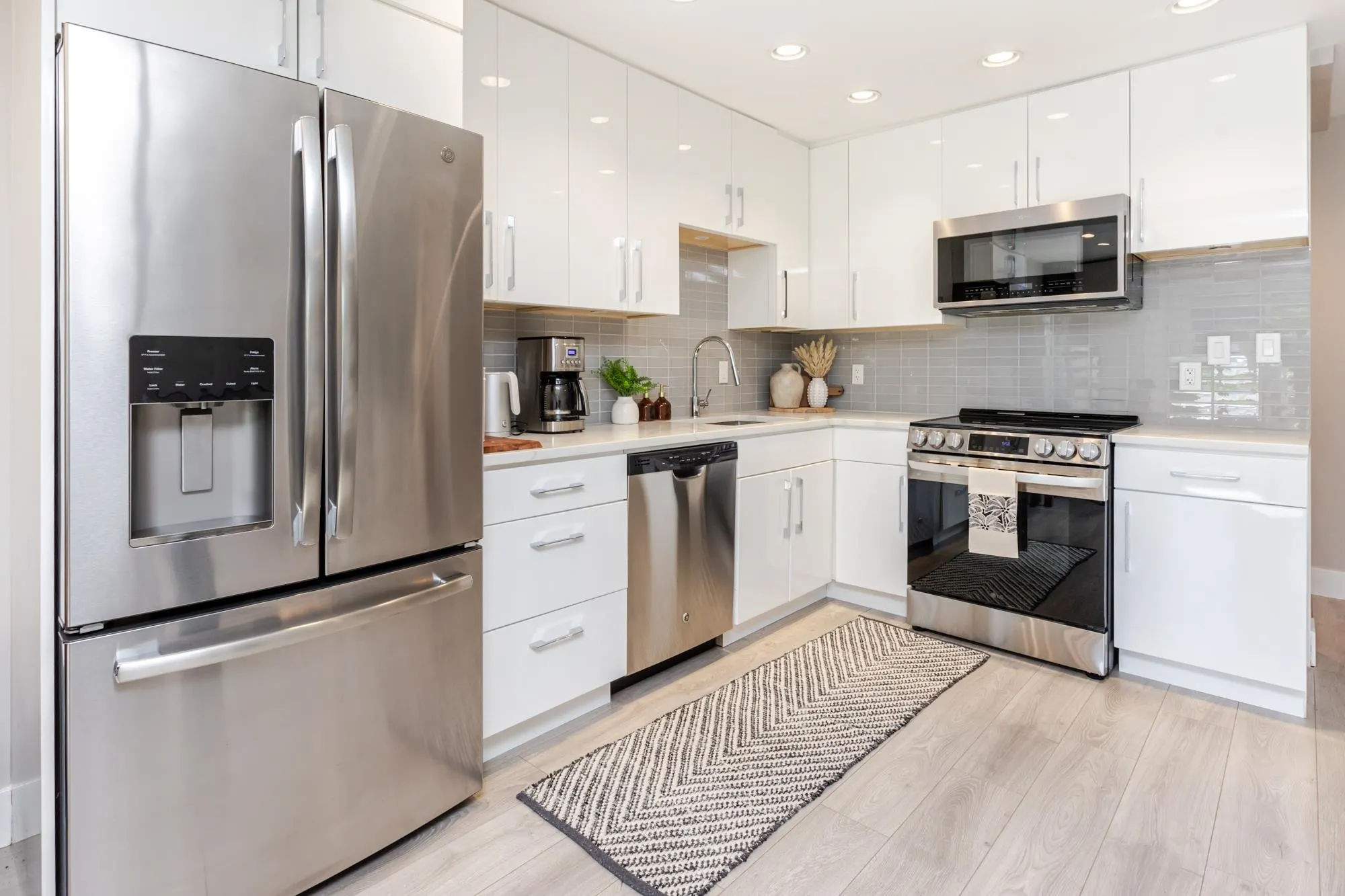 3 15989 Marine Drive
