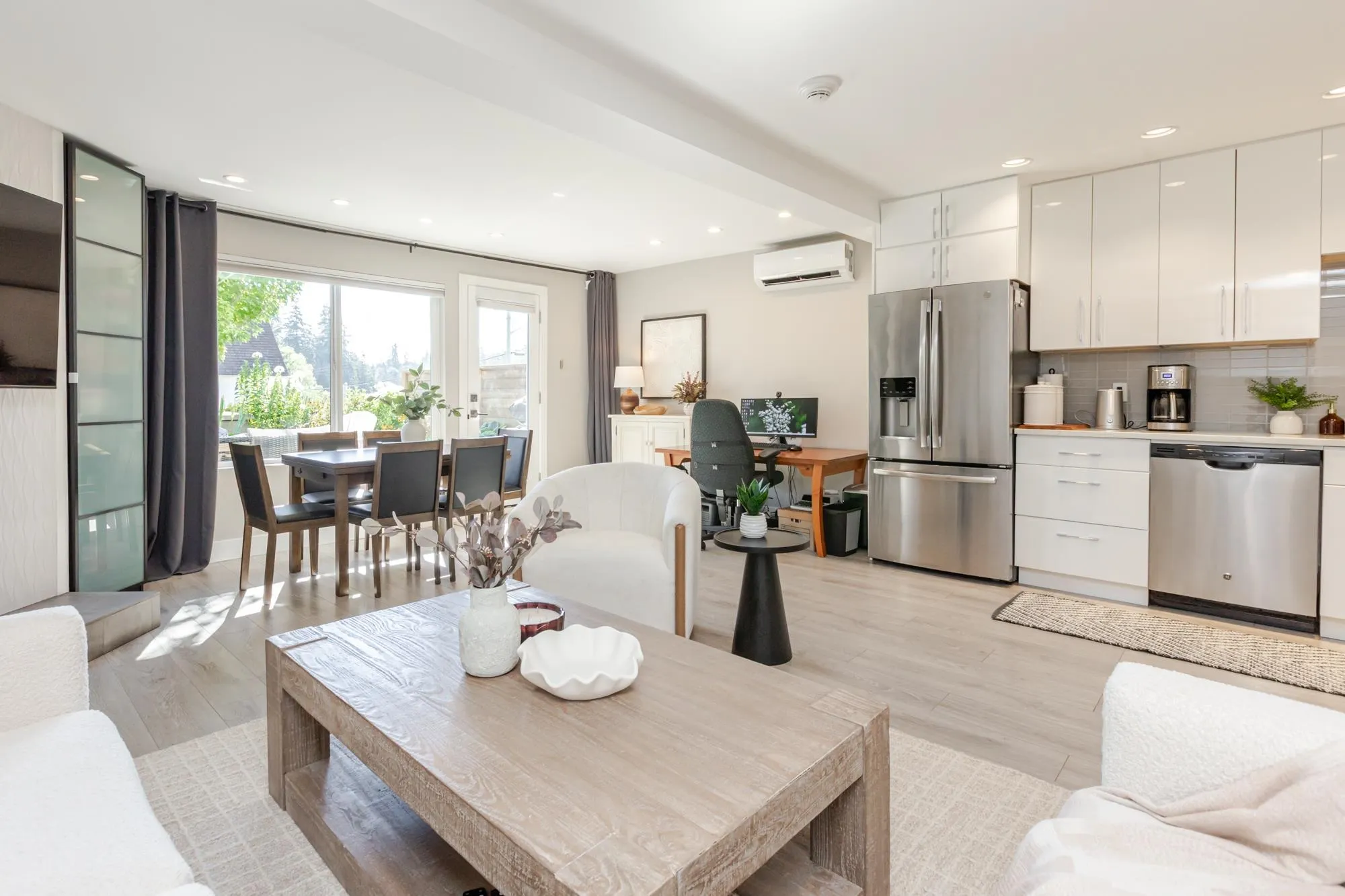 3 15989 Marine Drive