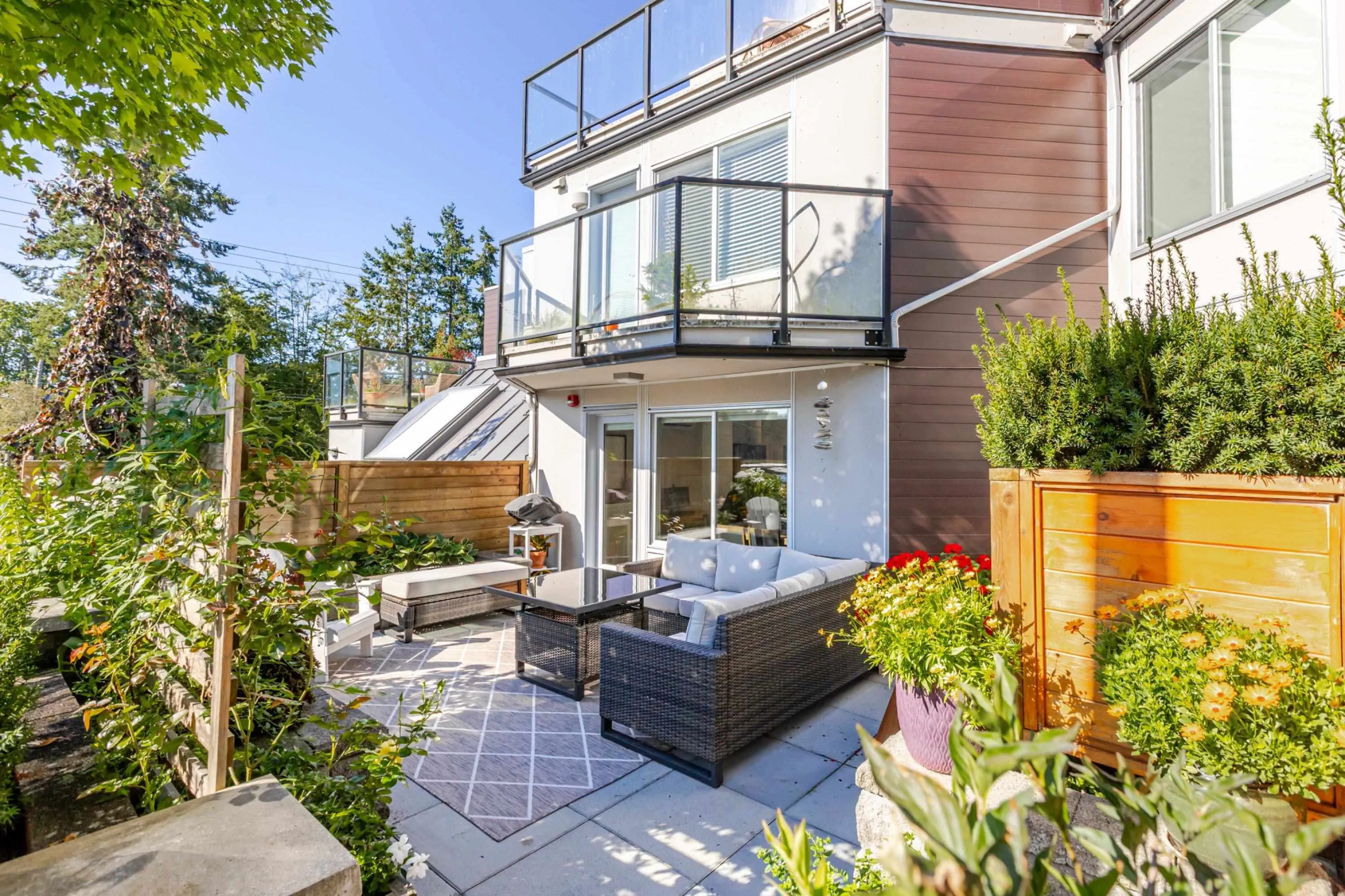 3 15989 Marine Drive