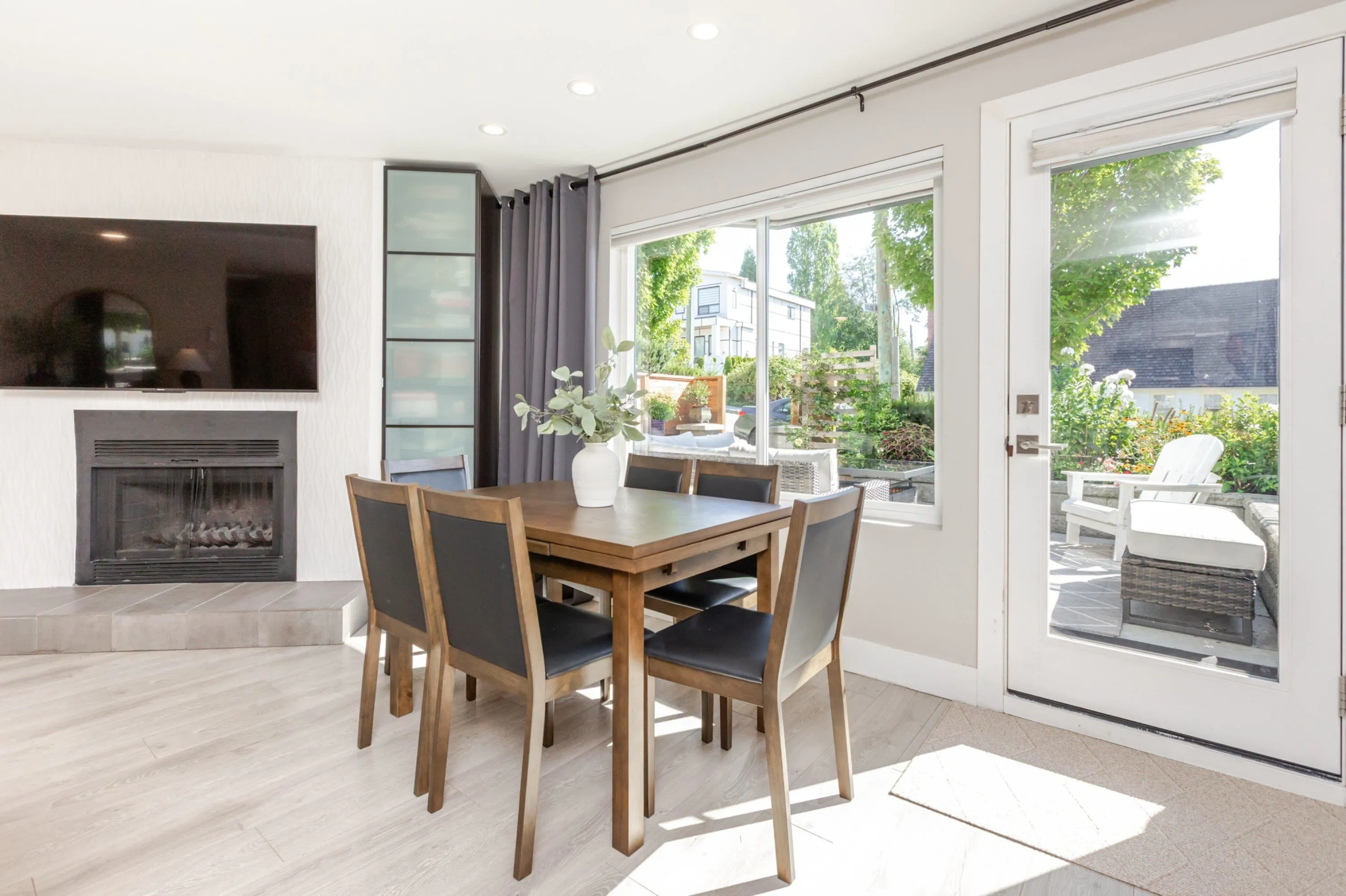 3 15989 Marine Drive