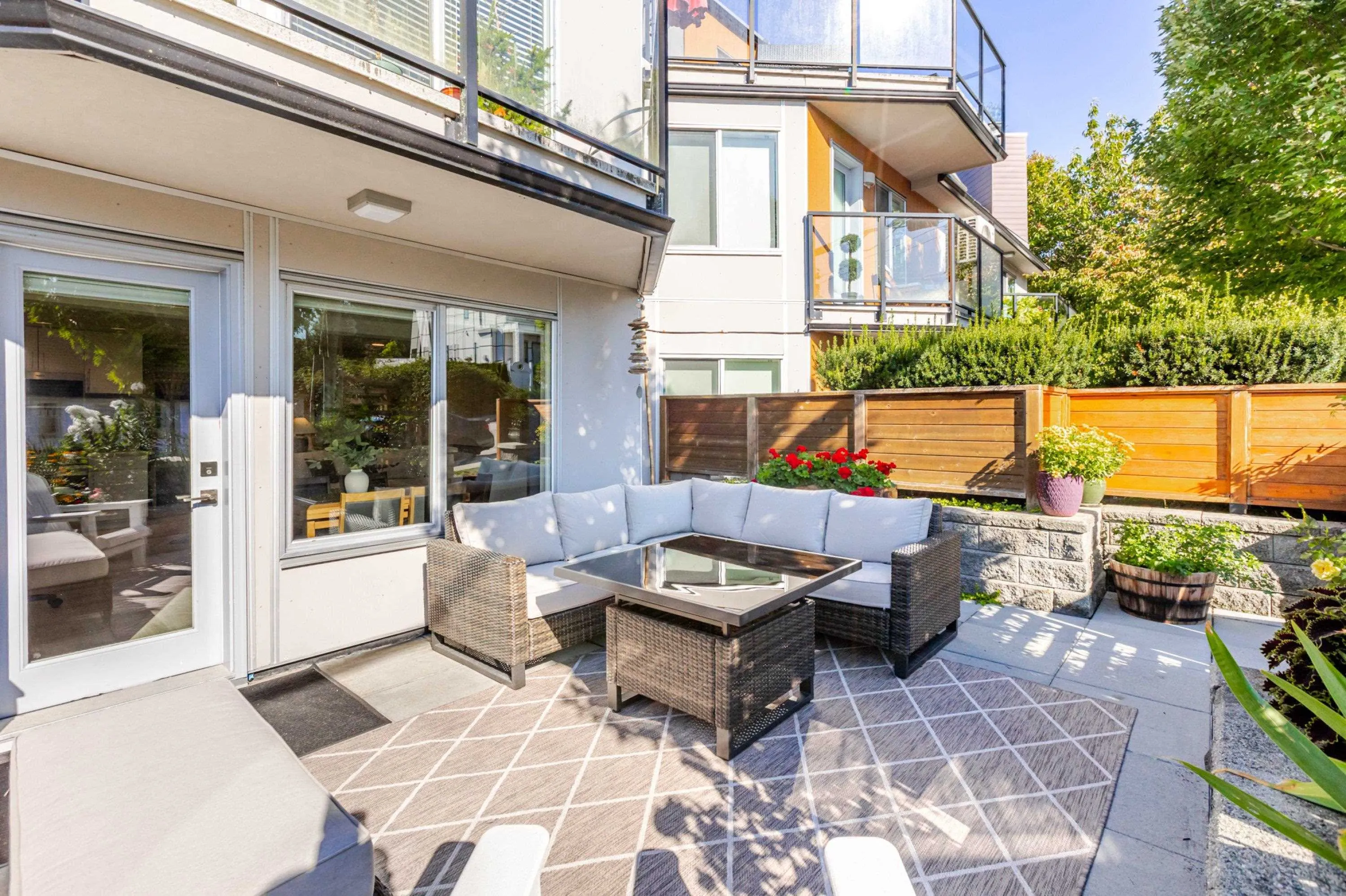 3 15989 Marine Drive