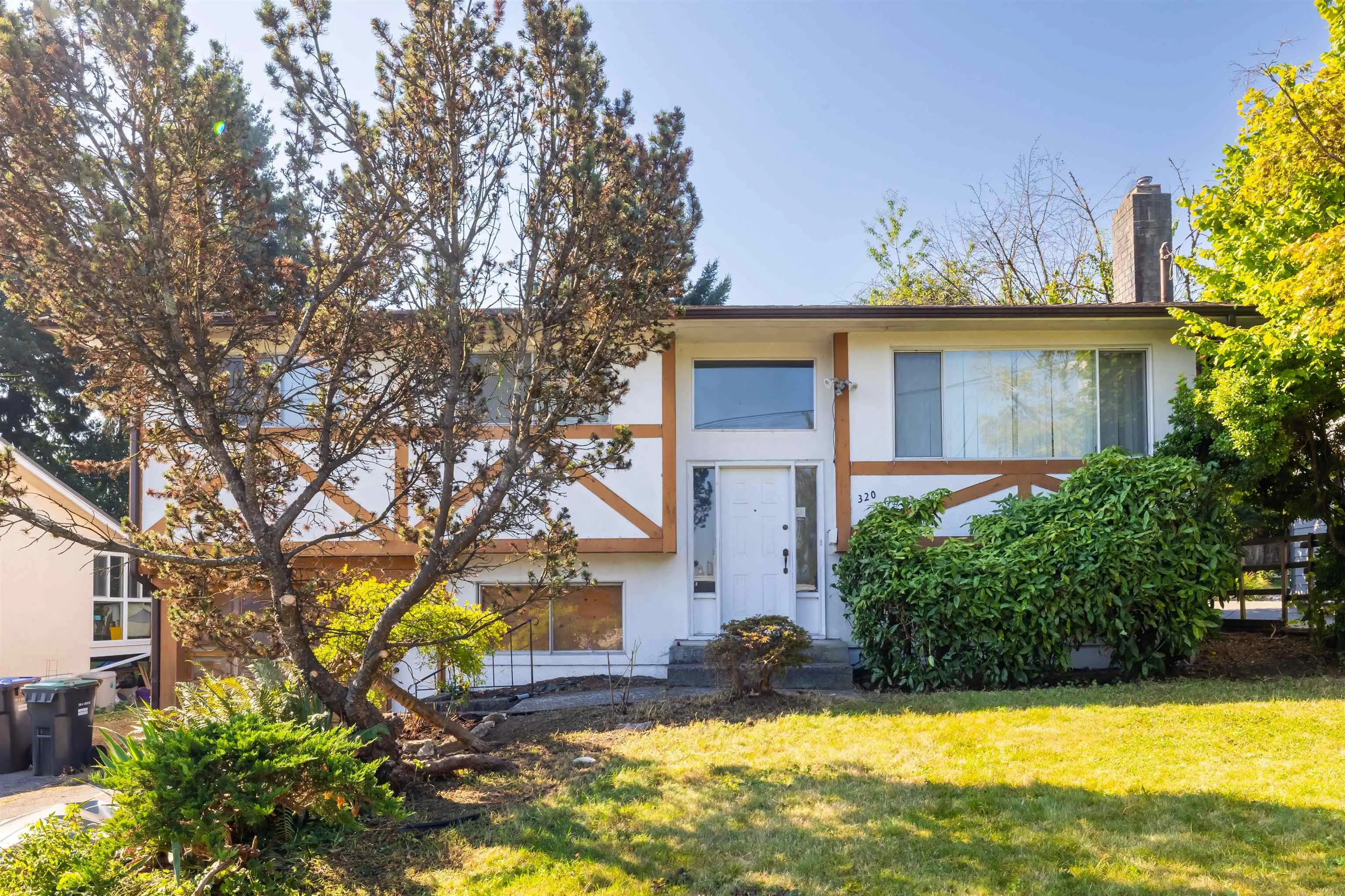 320 Hoult Street