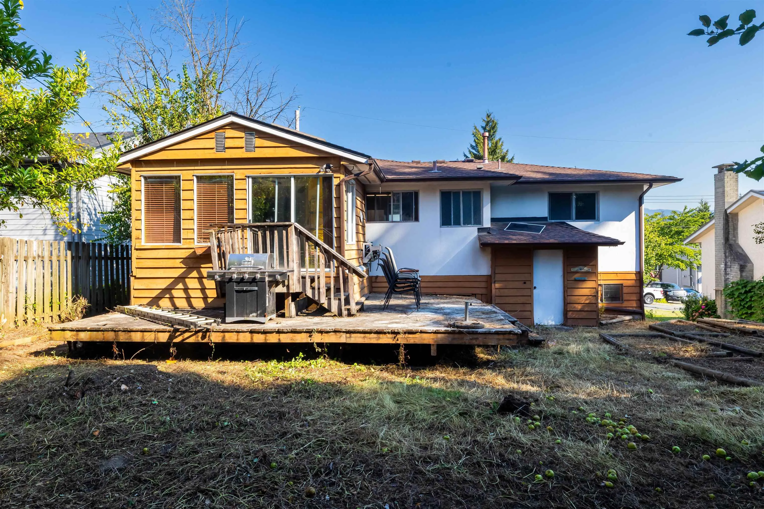 320 Hoult Street