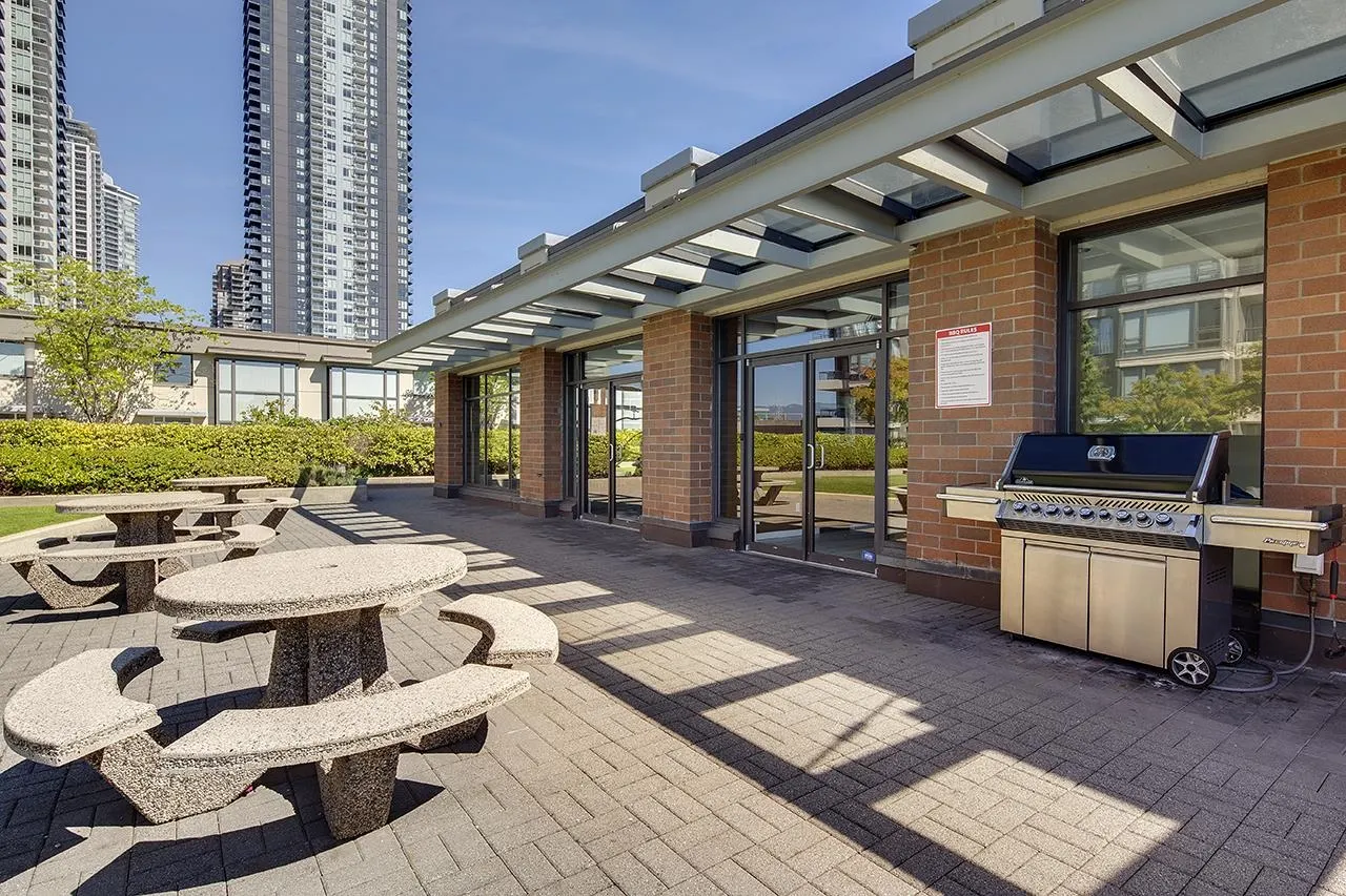 806 4178 Dawson Street
