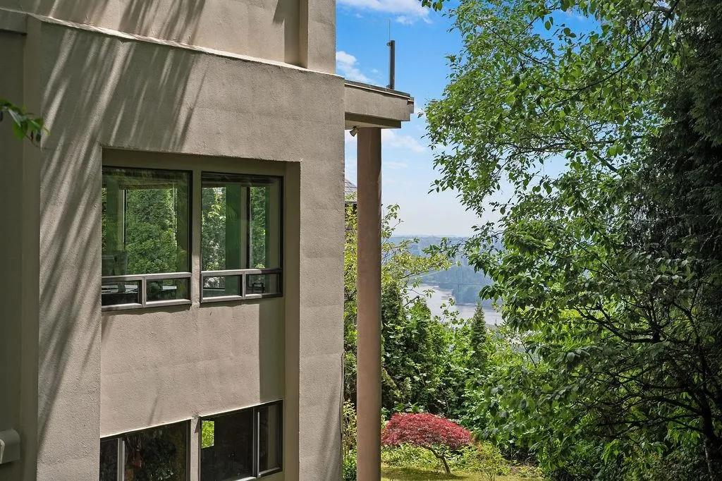 2490 Westhill Court