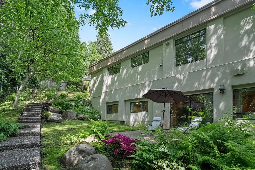 2490 Westhill Court