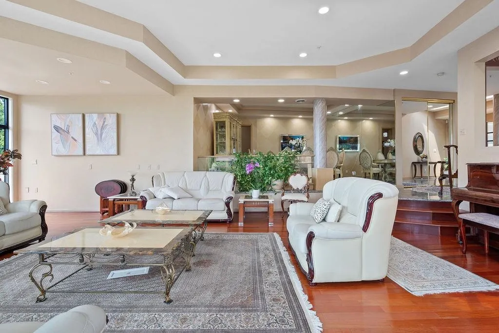 2490 Westhill Court